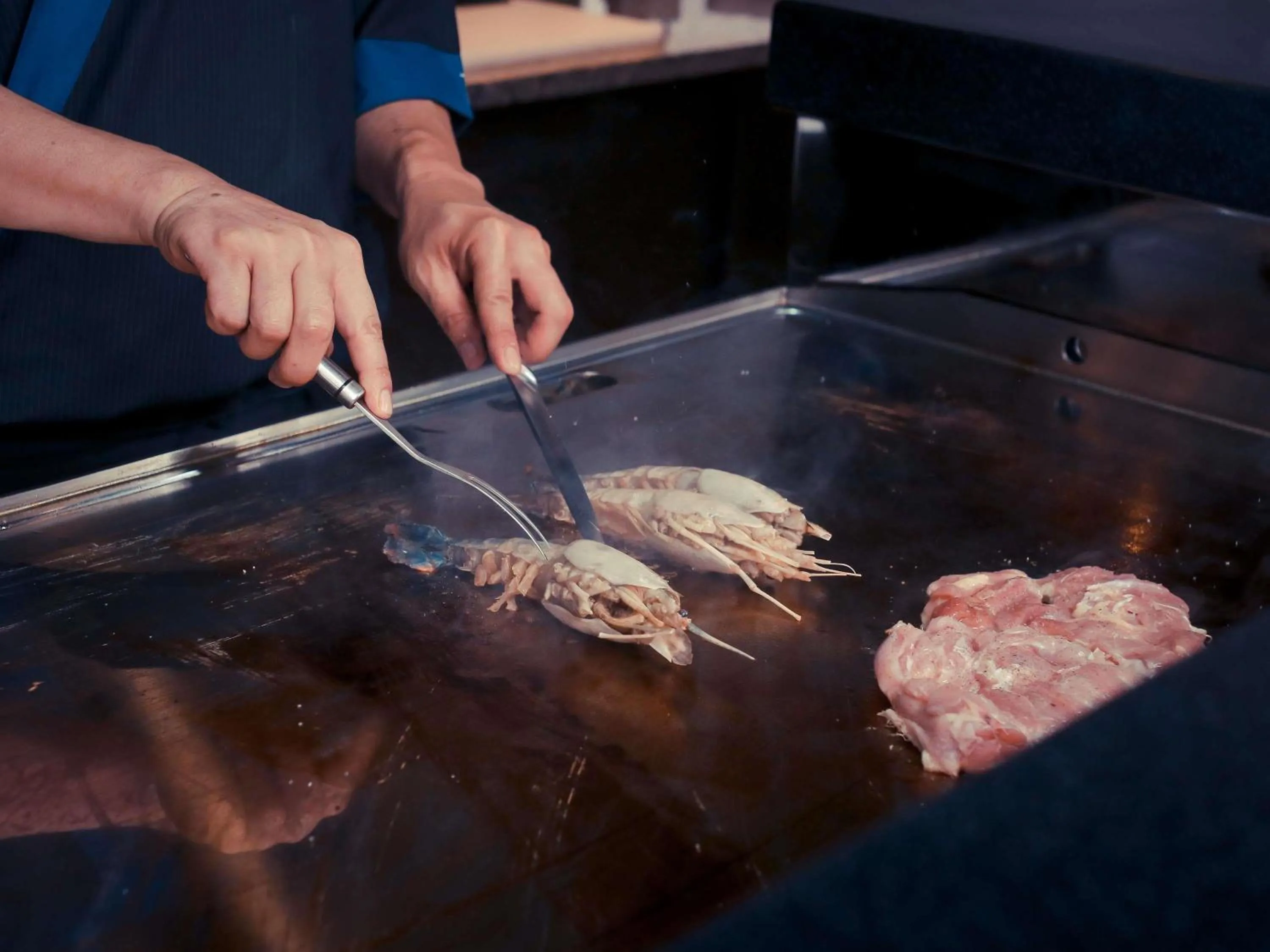 Restaurant/places to eat in Novotel Convention And Spa