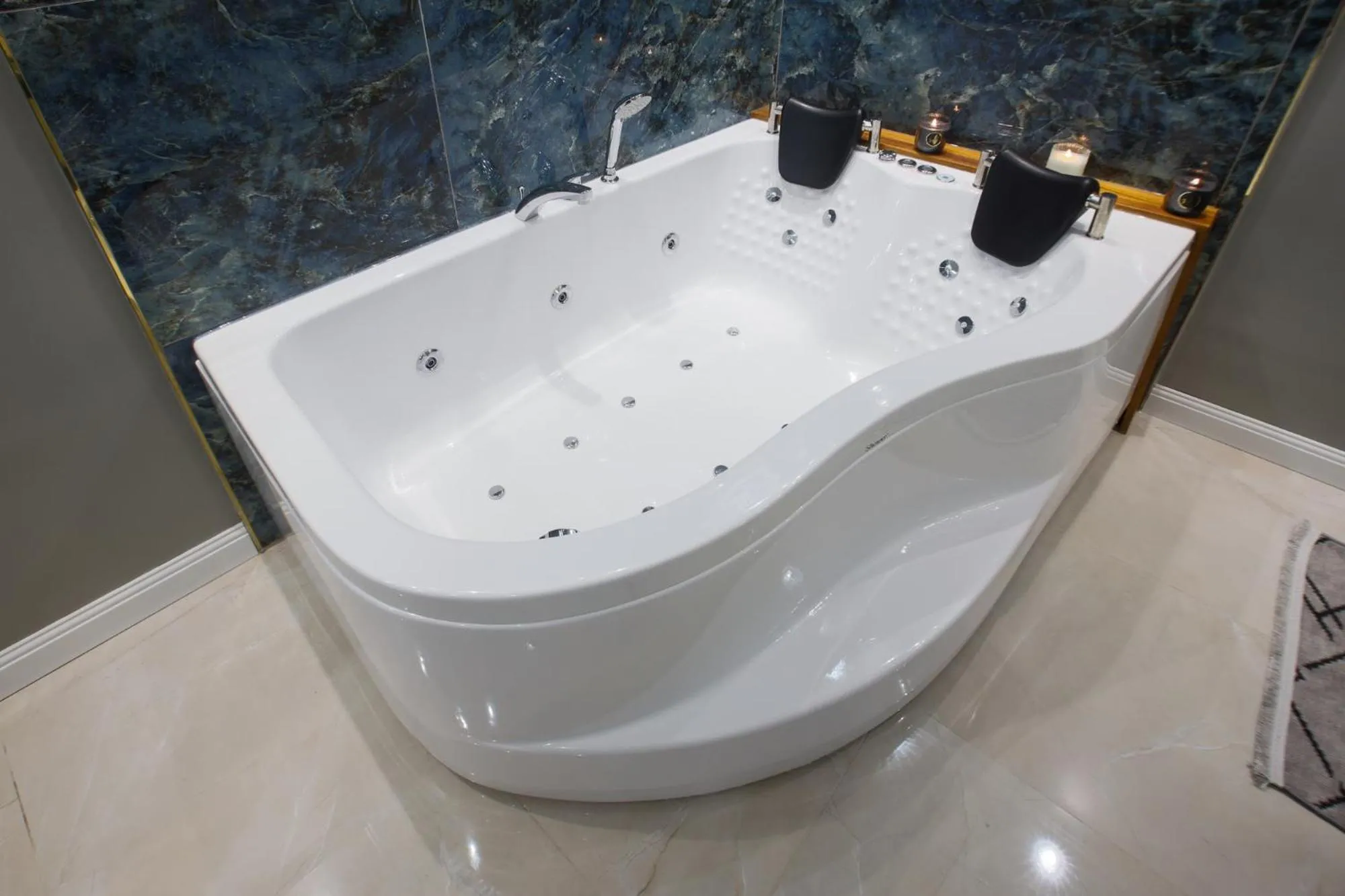 Hot Tub in Stone Suites