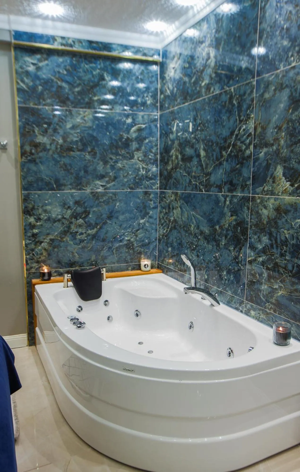 Hot Tub in Stone Suites