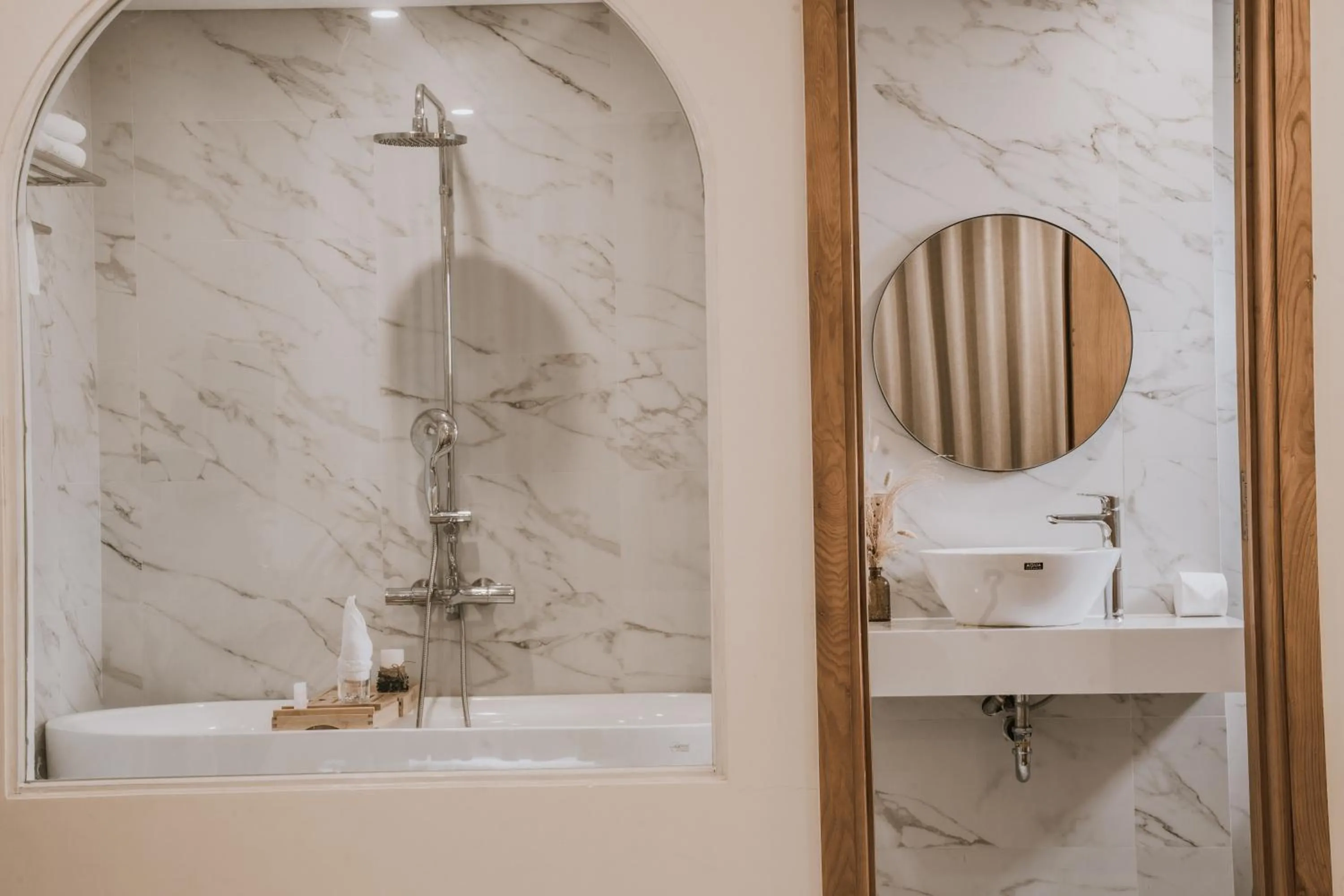 Bathroom in Maple Suite Hotel & Apartment