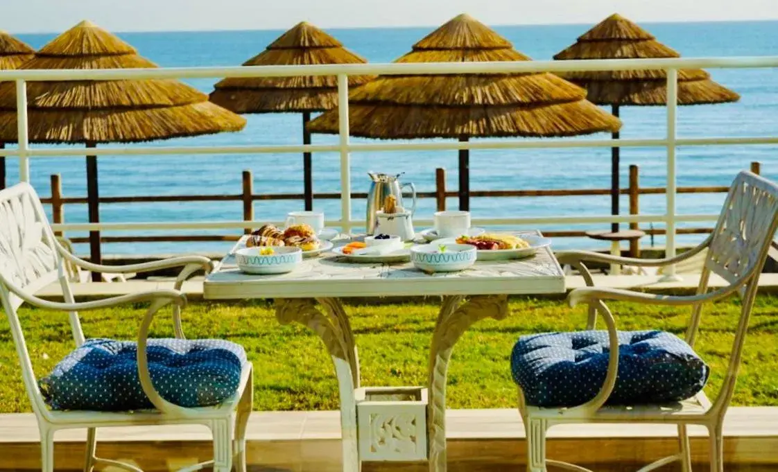 Single Room in Al Kout Beach Hotel Single Room in Al Kout Beach Hotel