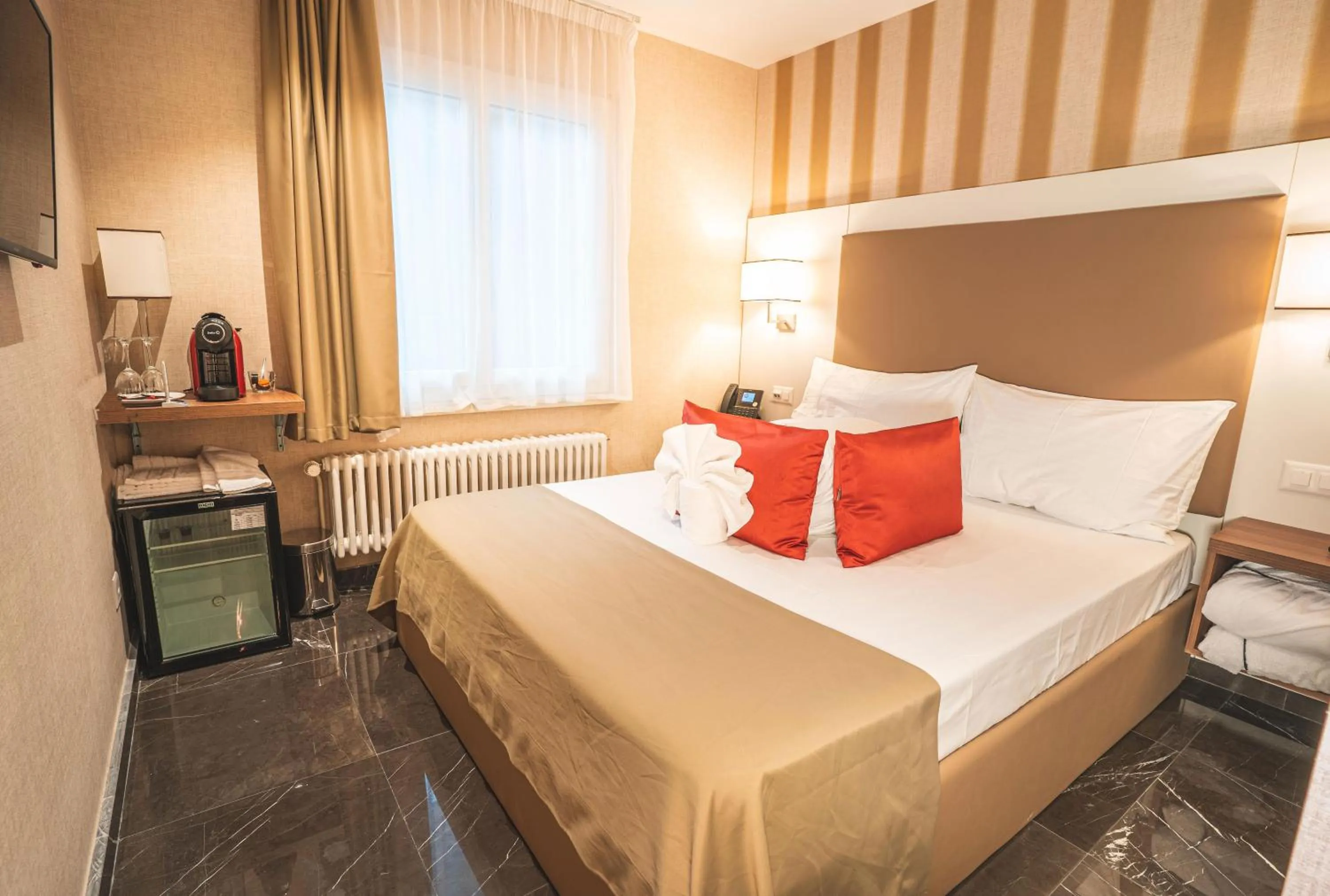 Bed in My Home Hotel - Free Parking