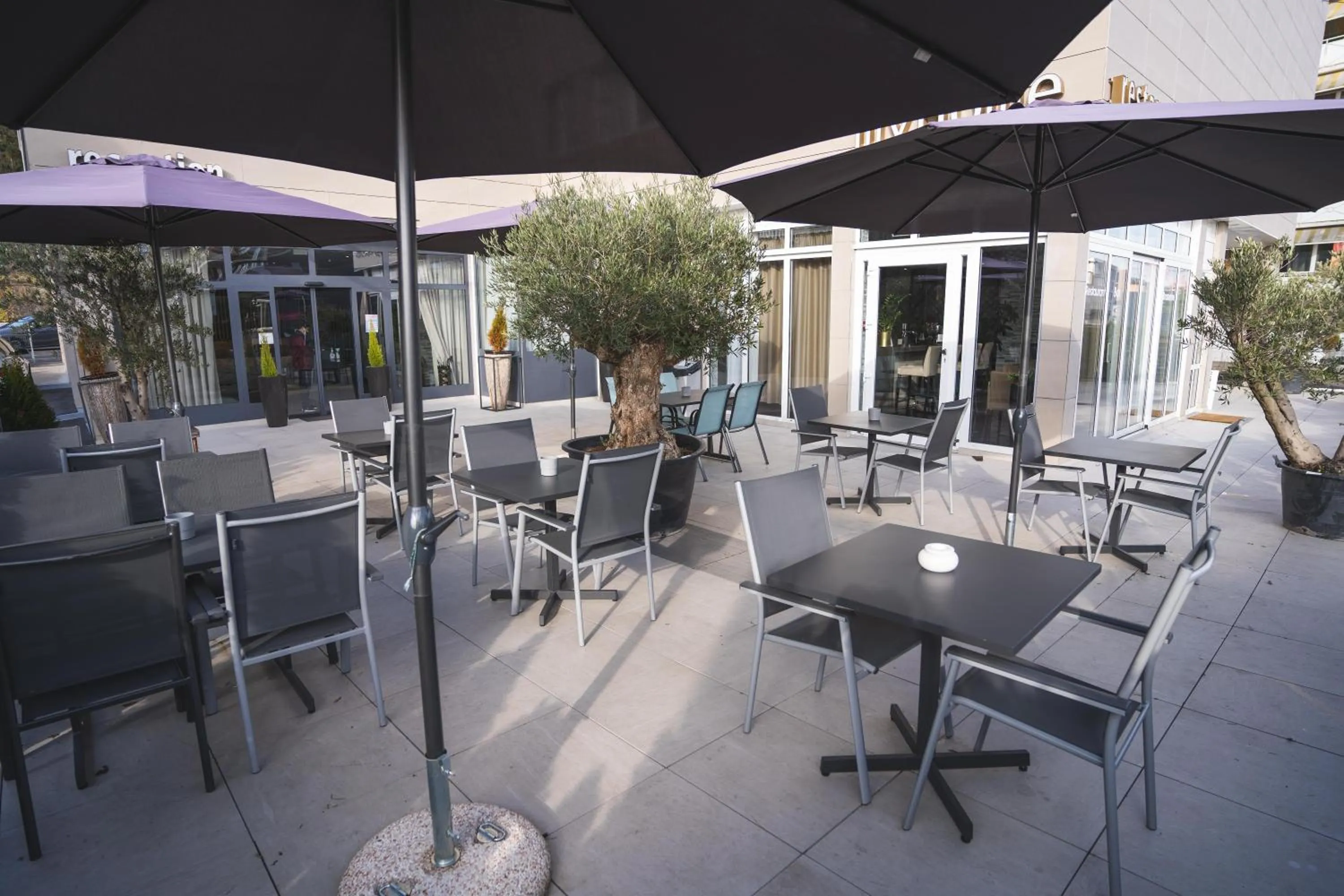 Restaurant/places to eat in My Home Hotel - Free Parking