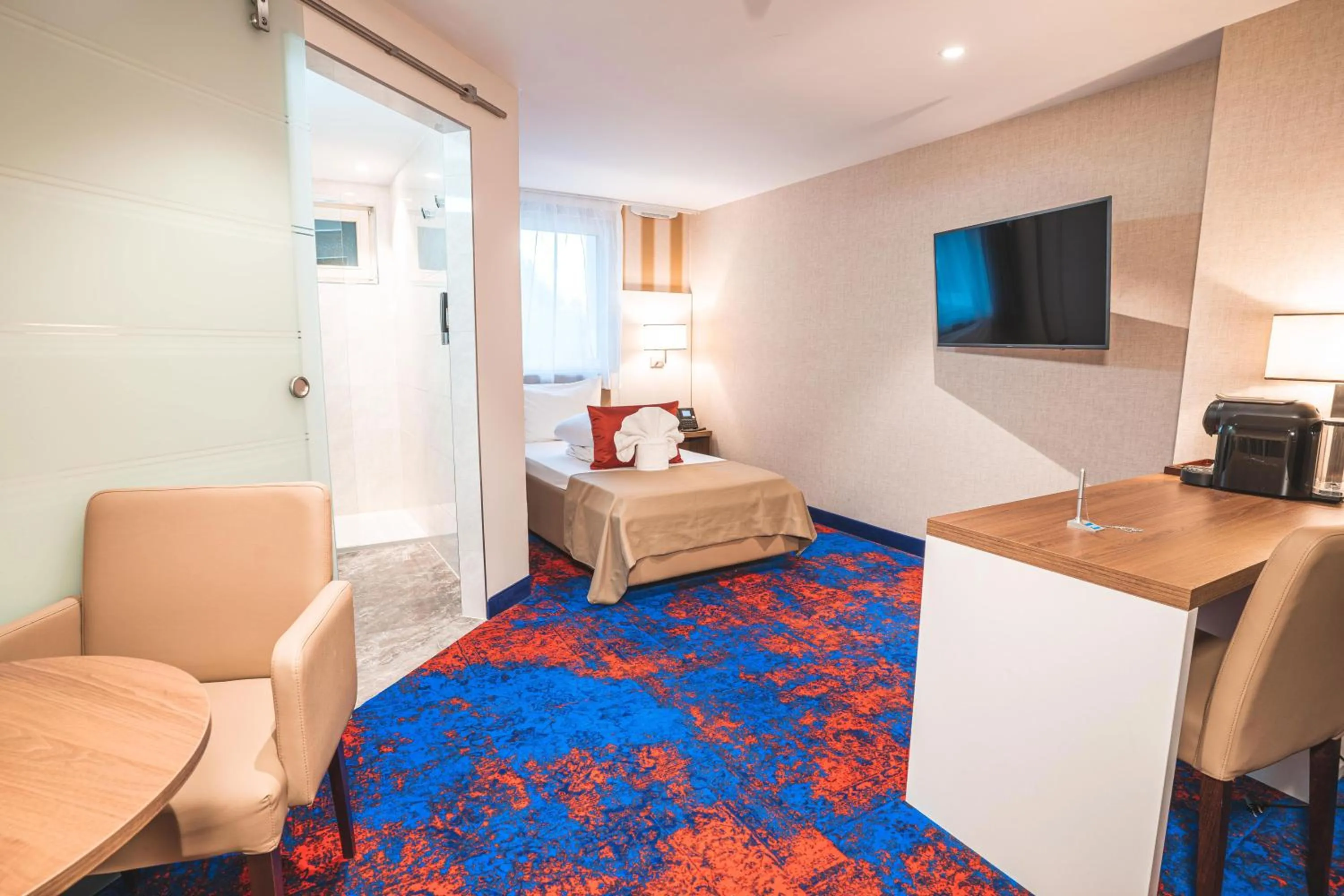 Photo of the whole room, Bed in My Home Hotel - Free Parking