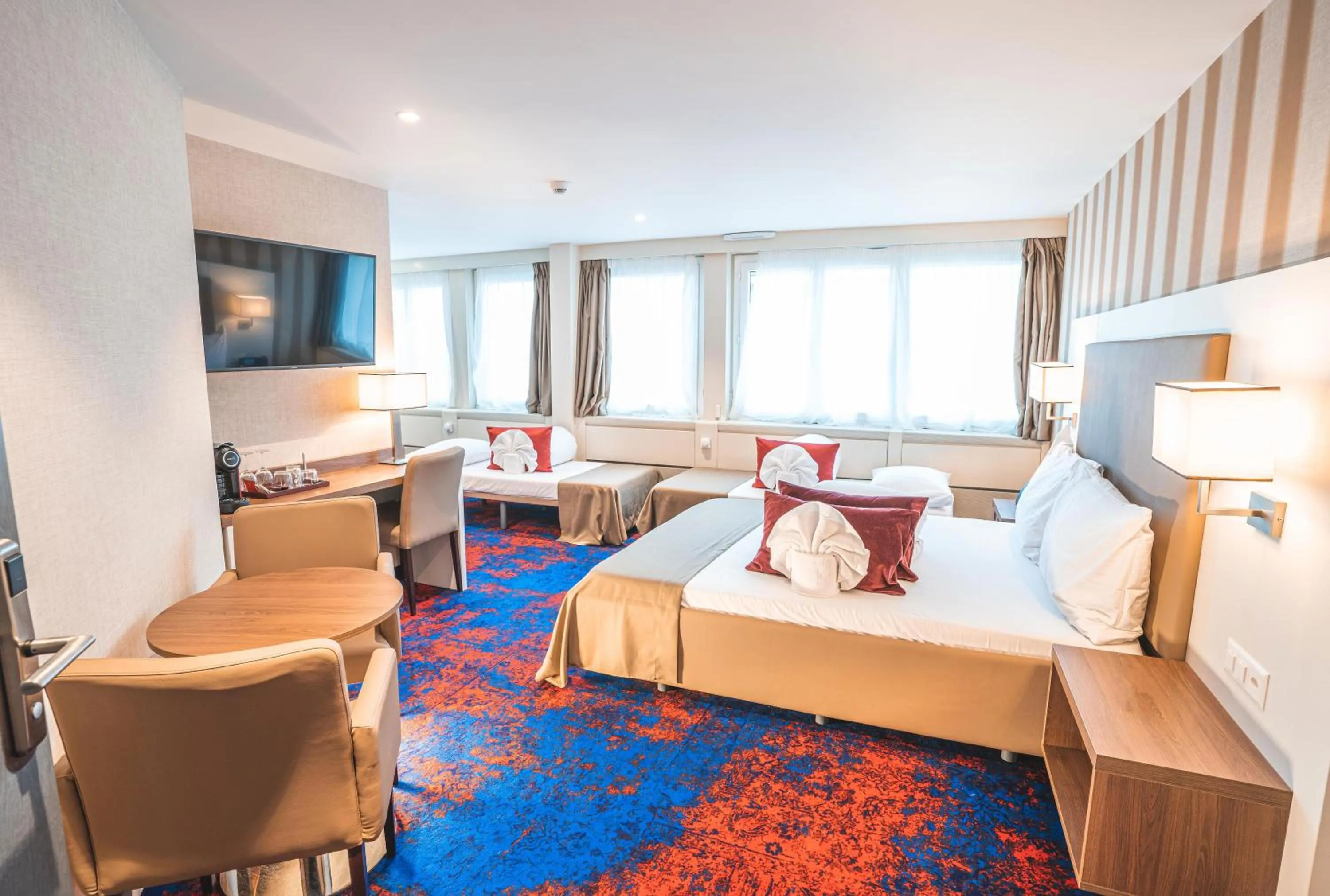 Bed in My Home Hotel - Free Parking