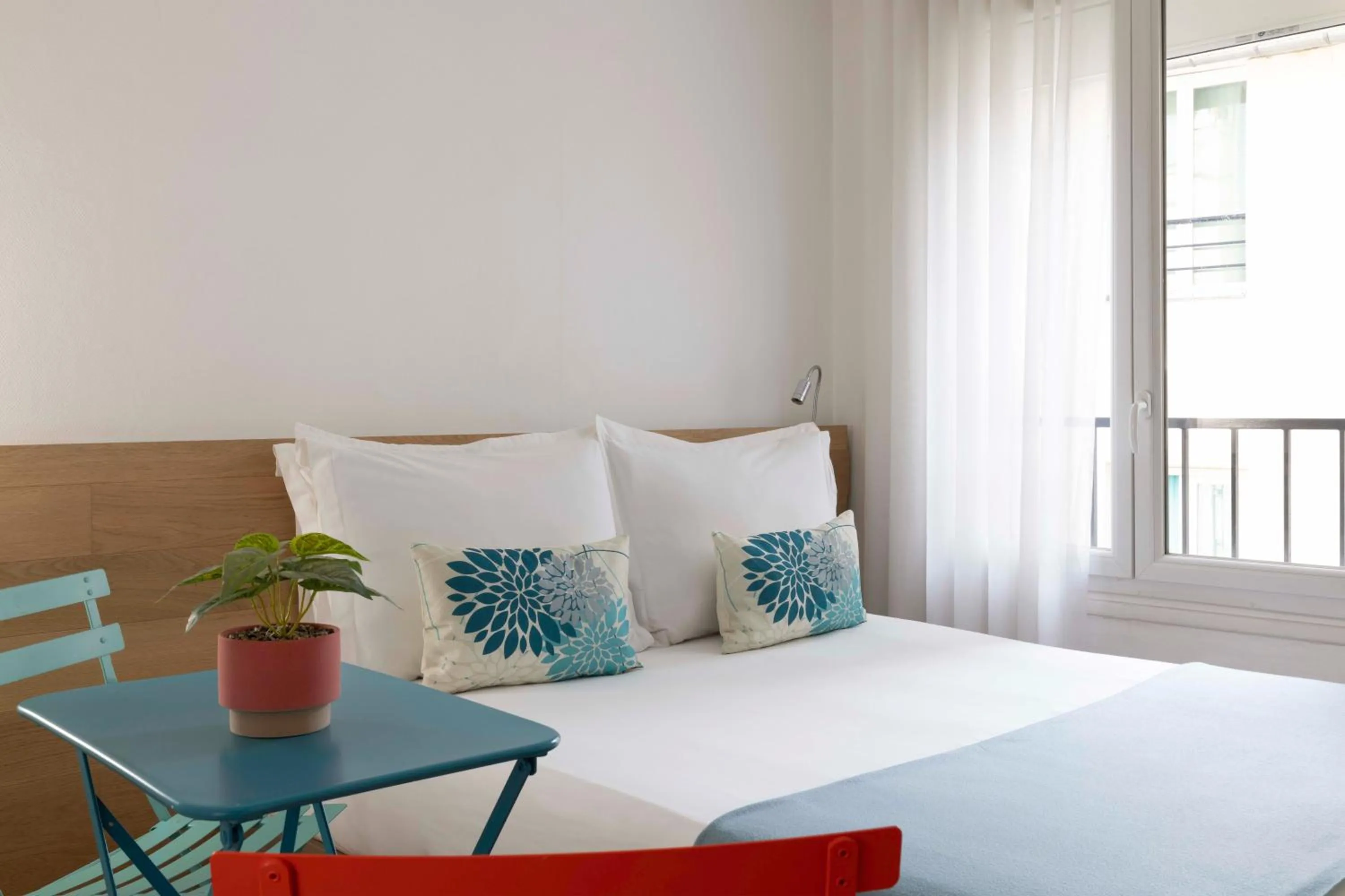 Bedroom, Bed in Grand Hotel du Calvados - Opera