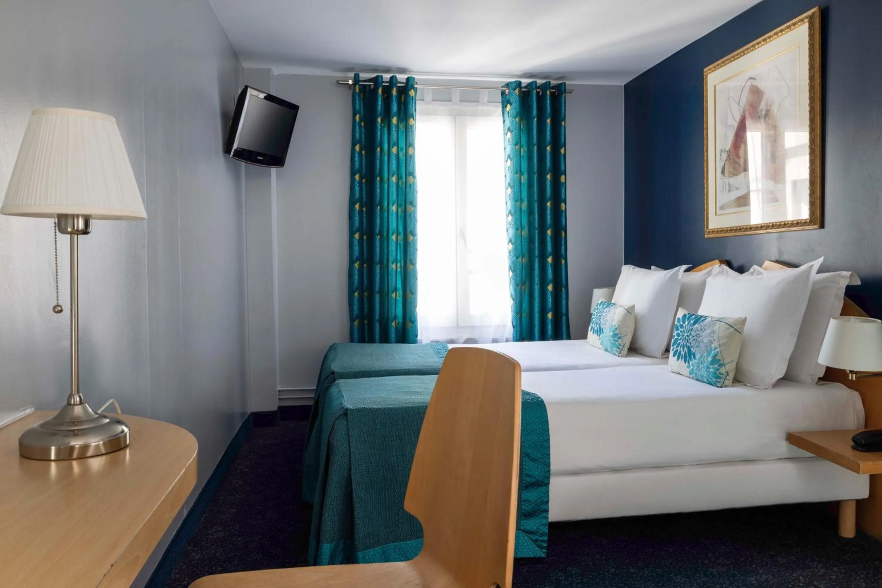 Bedroom, Bed in Grand Hotel du Calvados - Opera