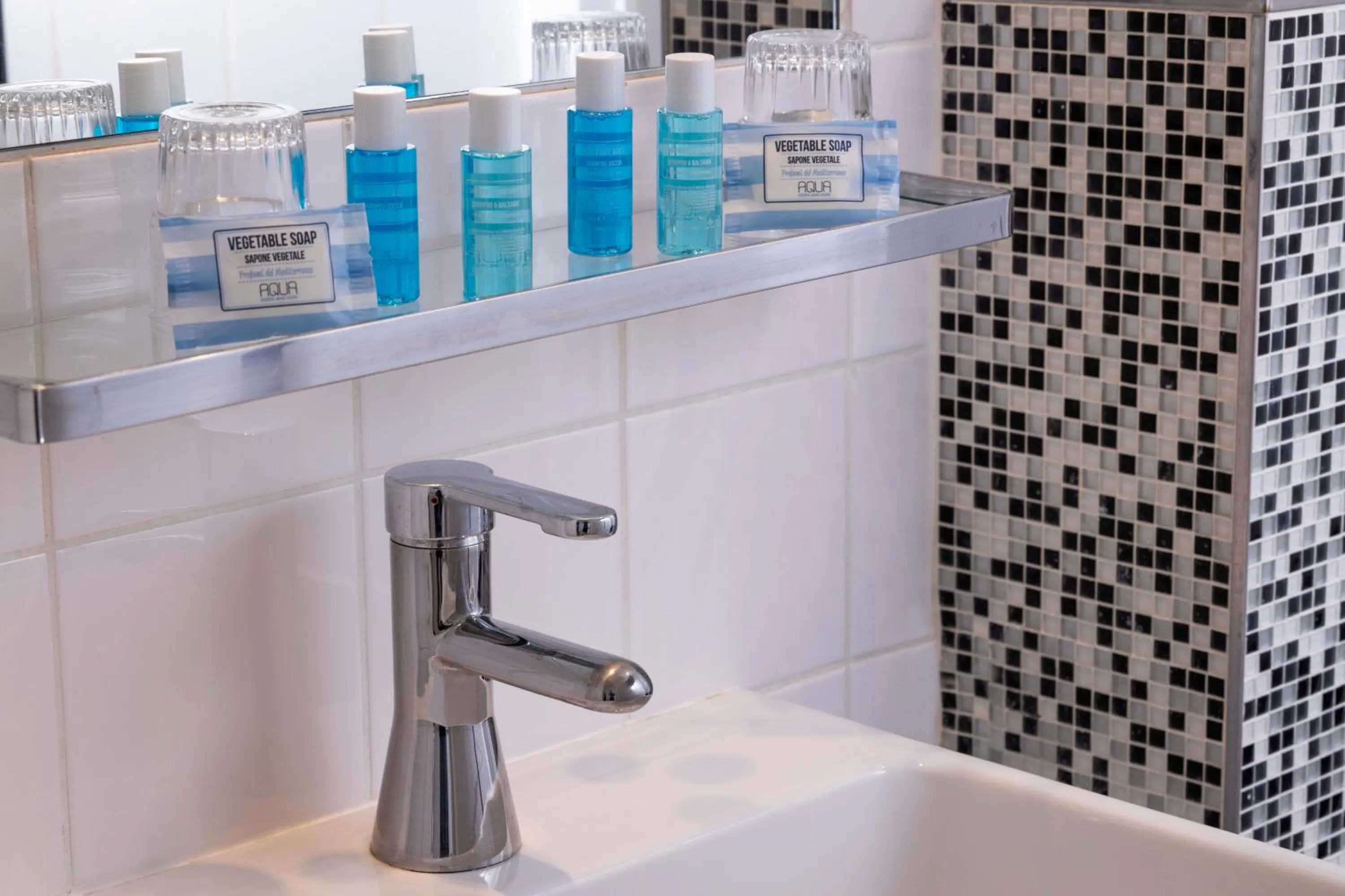 Bathroom in Grand Hotel du Calvados - Opera