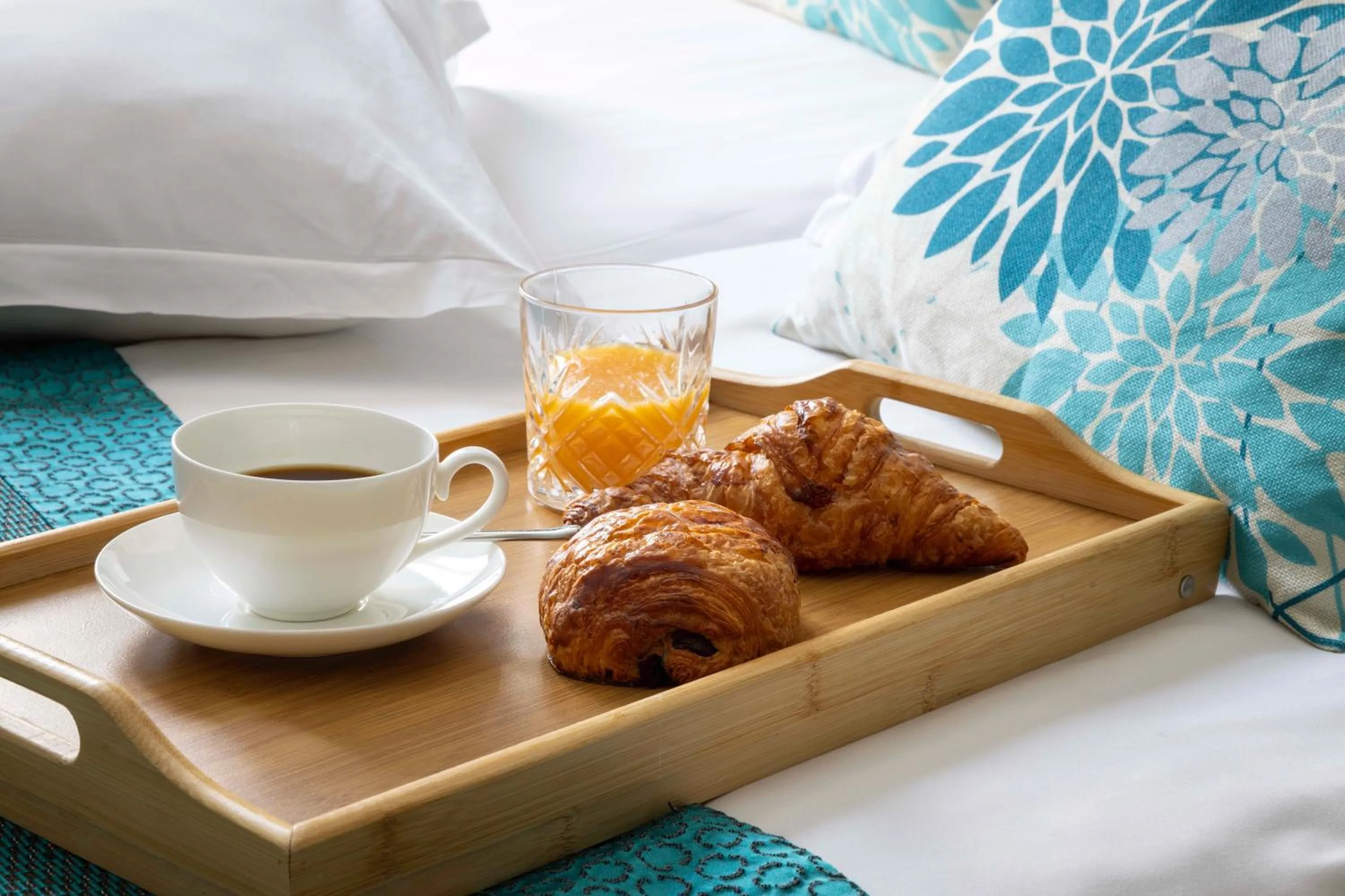 Breakfast, Bed in Grand Hotel du Calvados - Opera