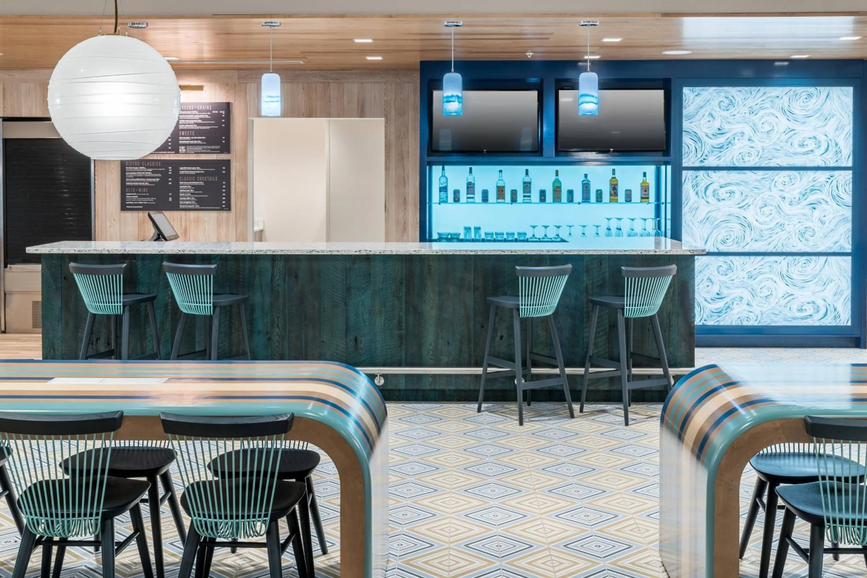 Lounge or bar in Courtyard by Marriott Hilton Head Island