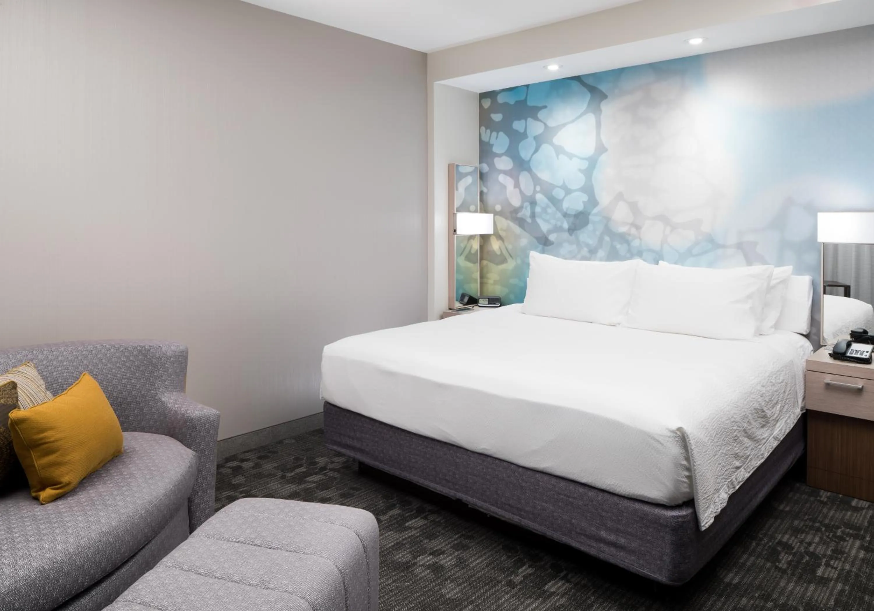 Photo of the whole room, Bed in Courtyard by Marriott Hilton Head Island