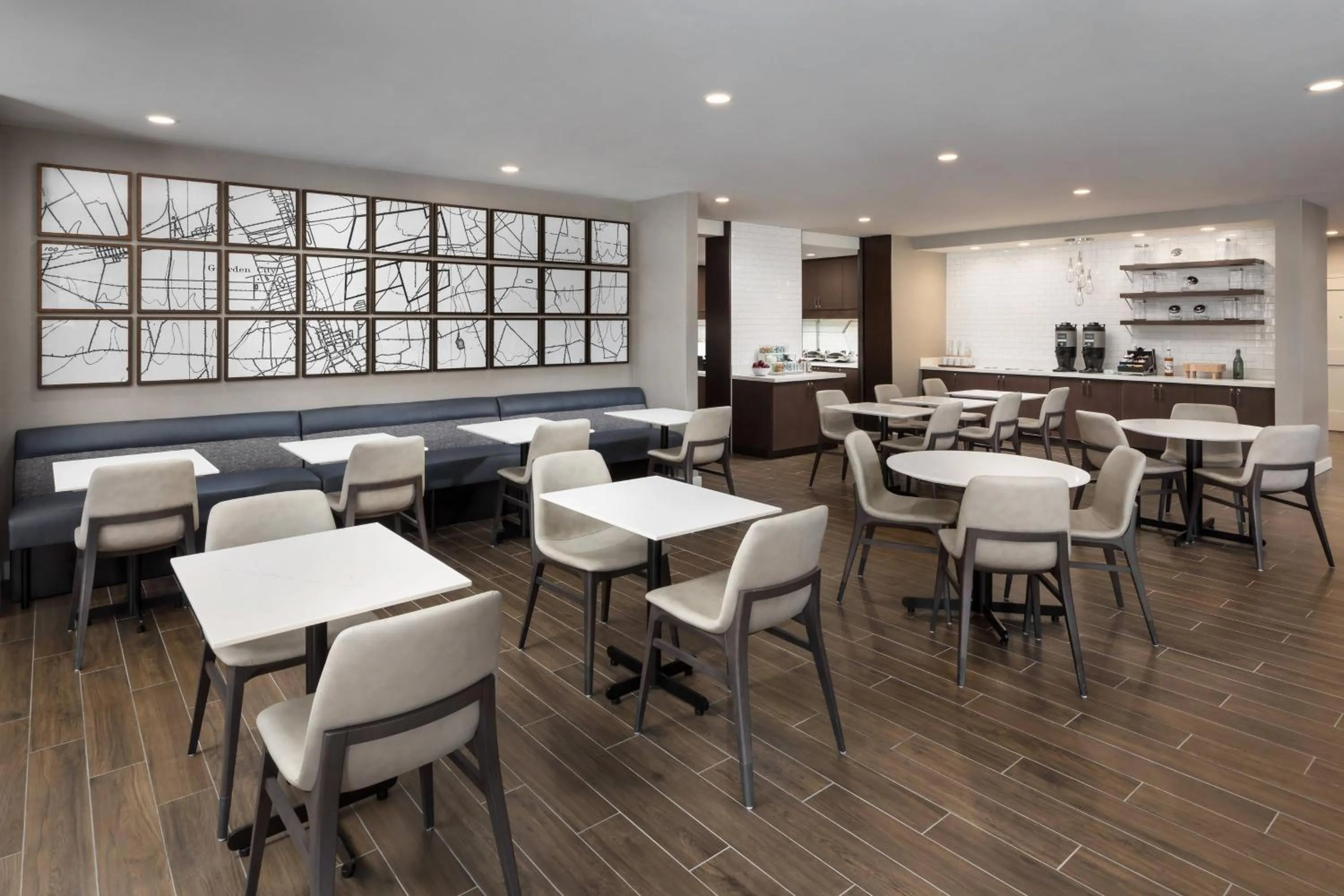 Restaurant/places to eat in Residence Inn Long Island Garden City