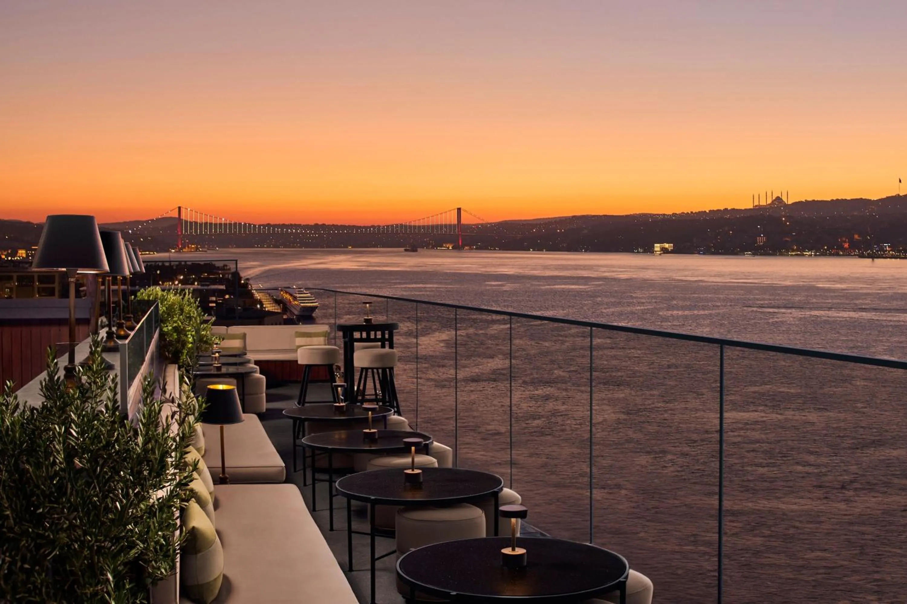 Restaurant/places to eat in JW Marriott Istanbul Bosphorus