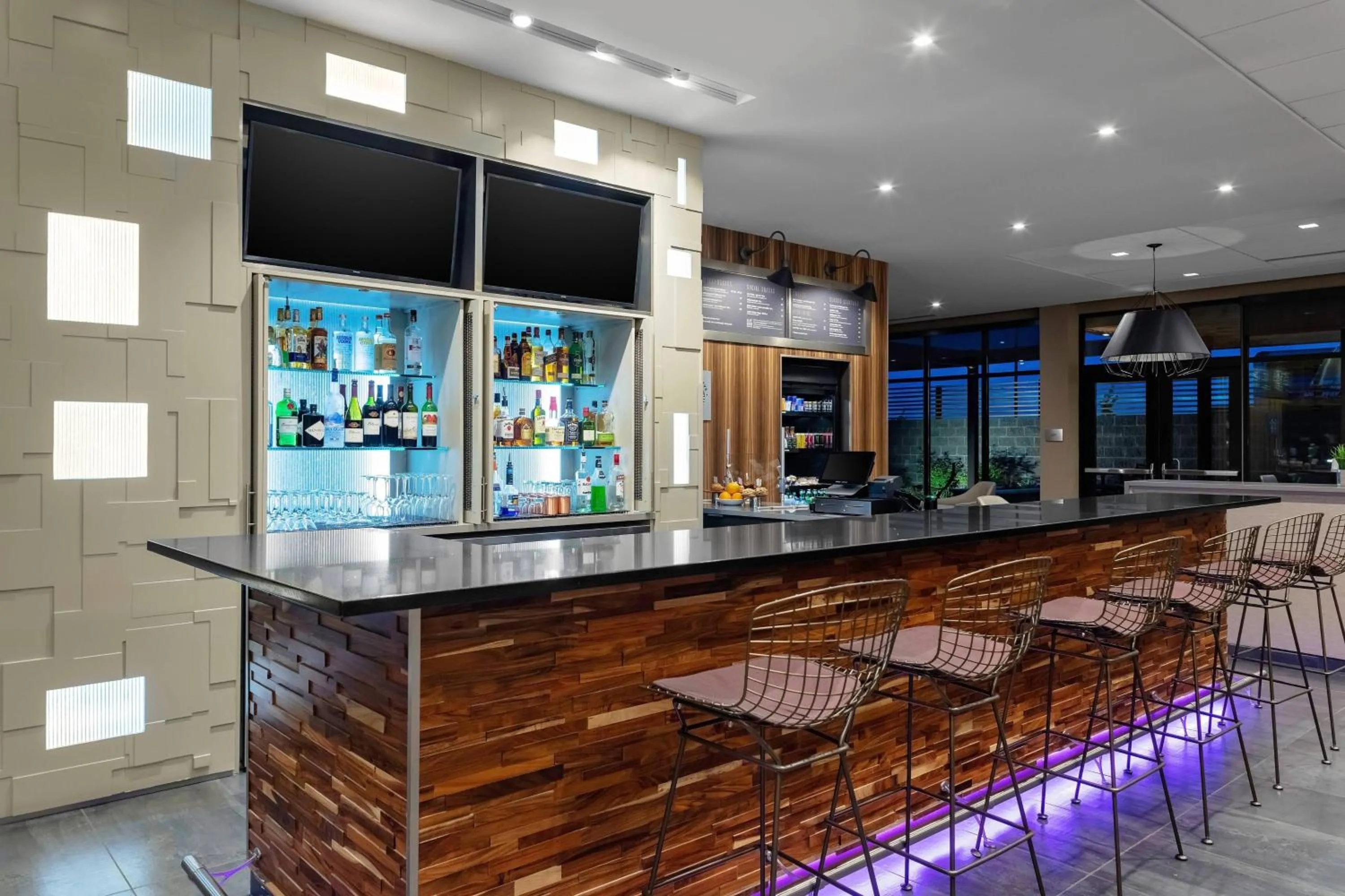 Lounge or bar in Courtyard Pasco Tri-Cities Airport