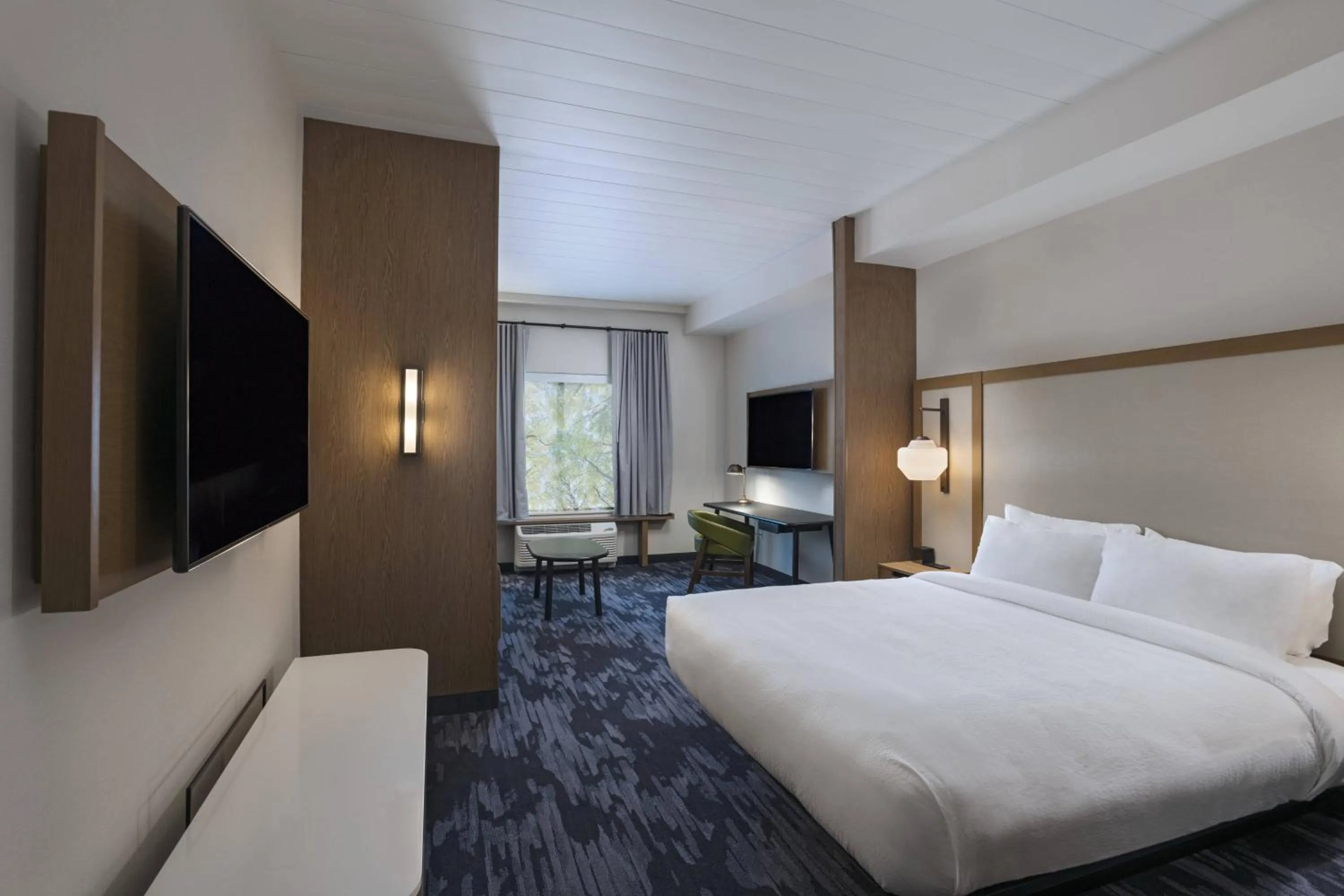 Photo of the whole room, Bed in Fairfield Inn and Suites by Marriott St Louis Downtown