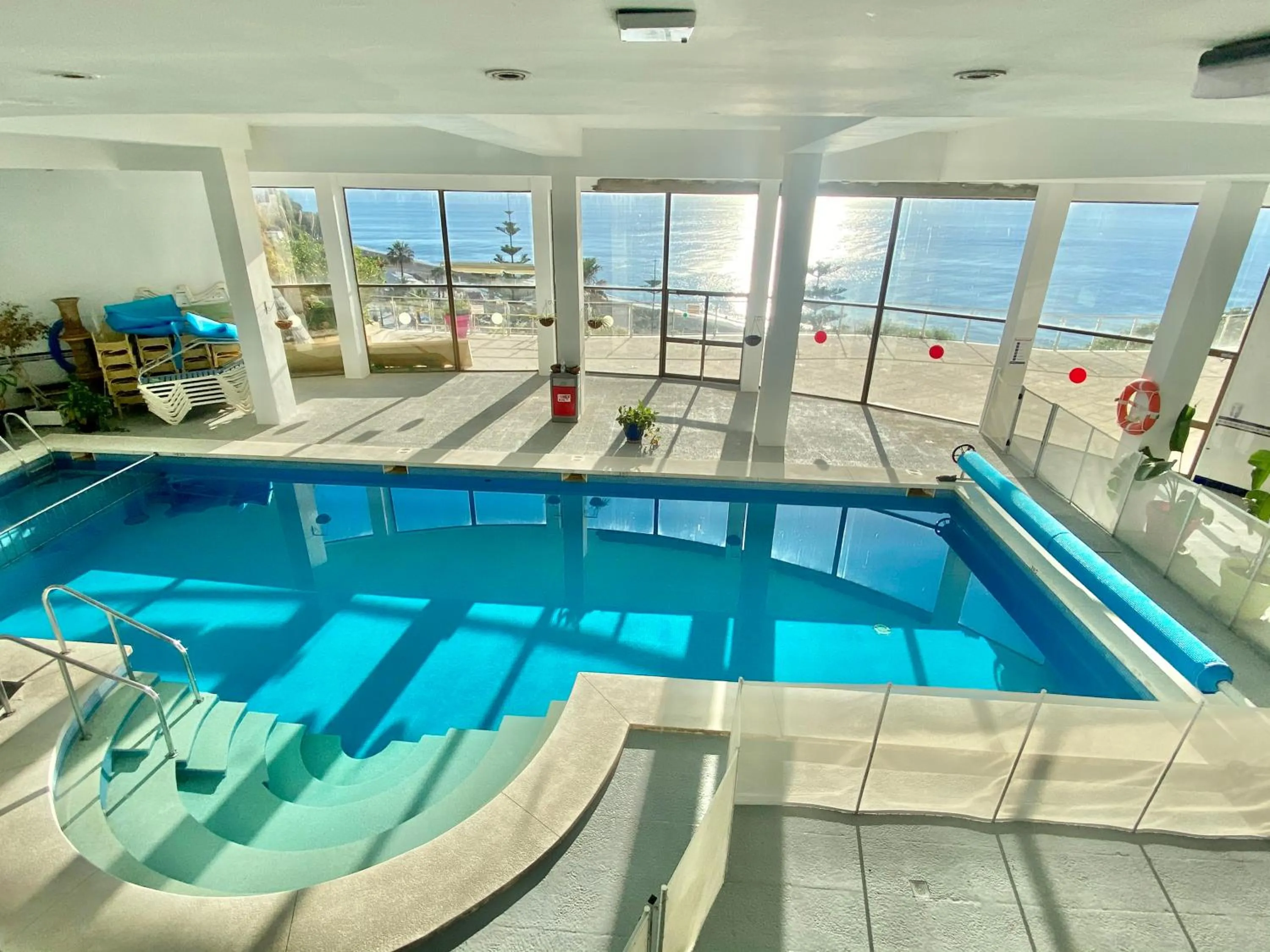 Swimming pool in Apartamentos Turísticos Castillo del Vigia