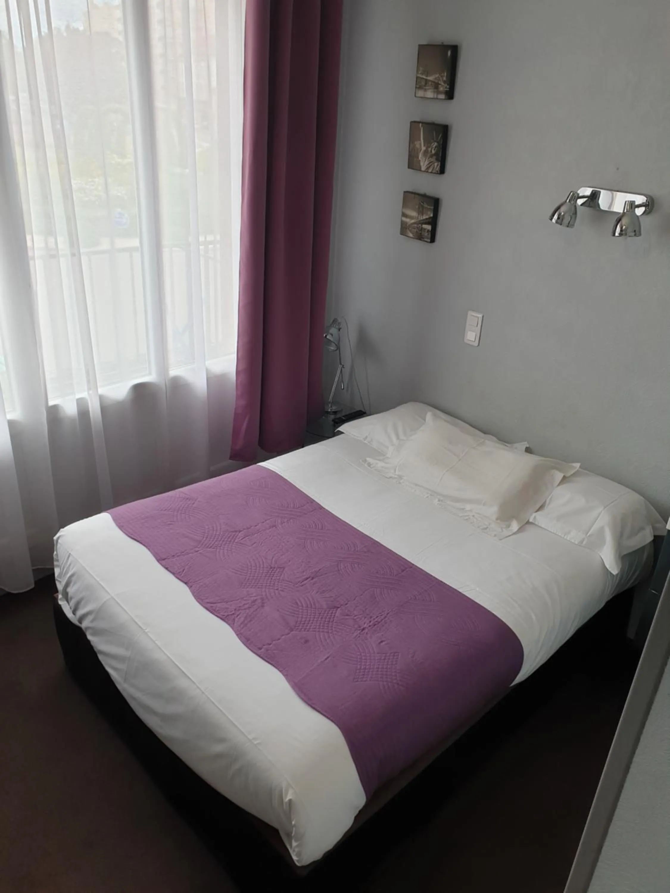 Bedroom, Bed in Hotel Le Splendid