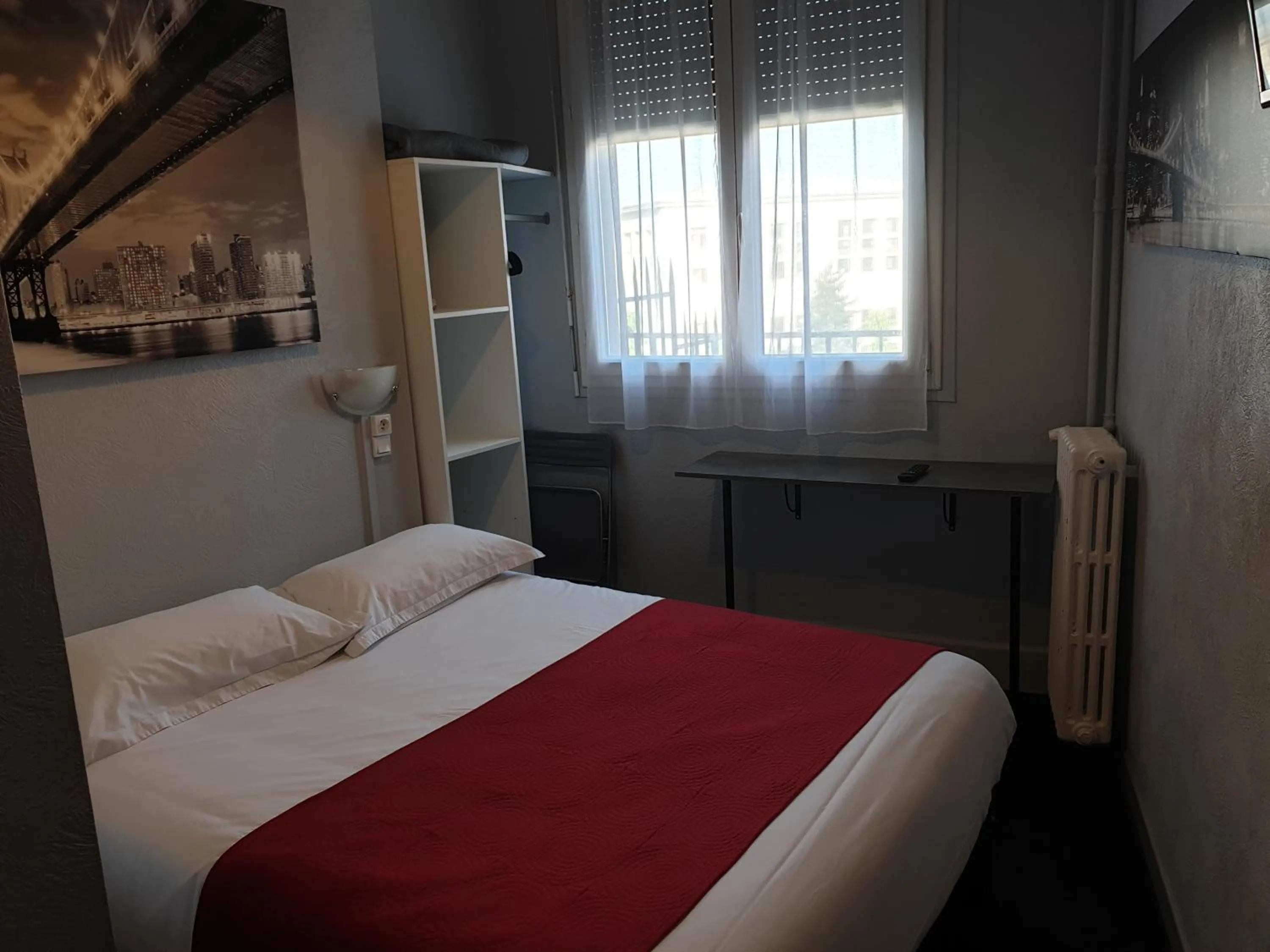 Bedroom, Bed in Hotel Le Splendid