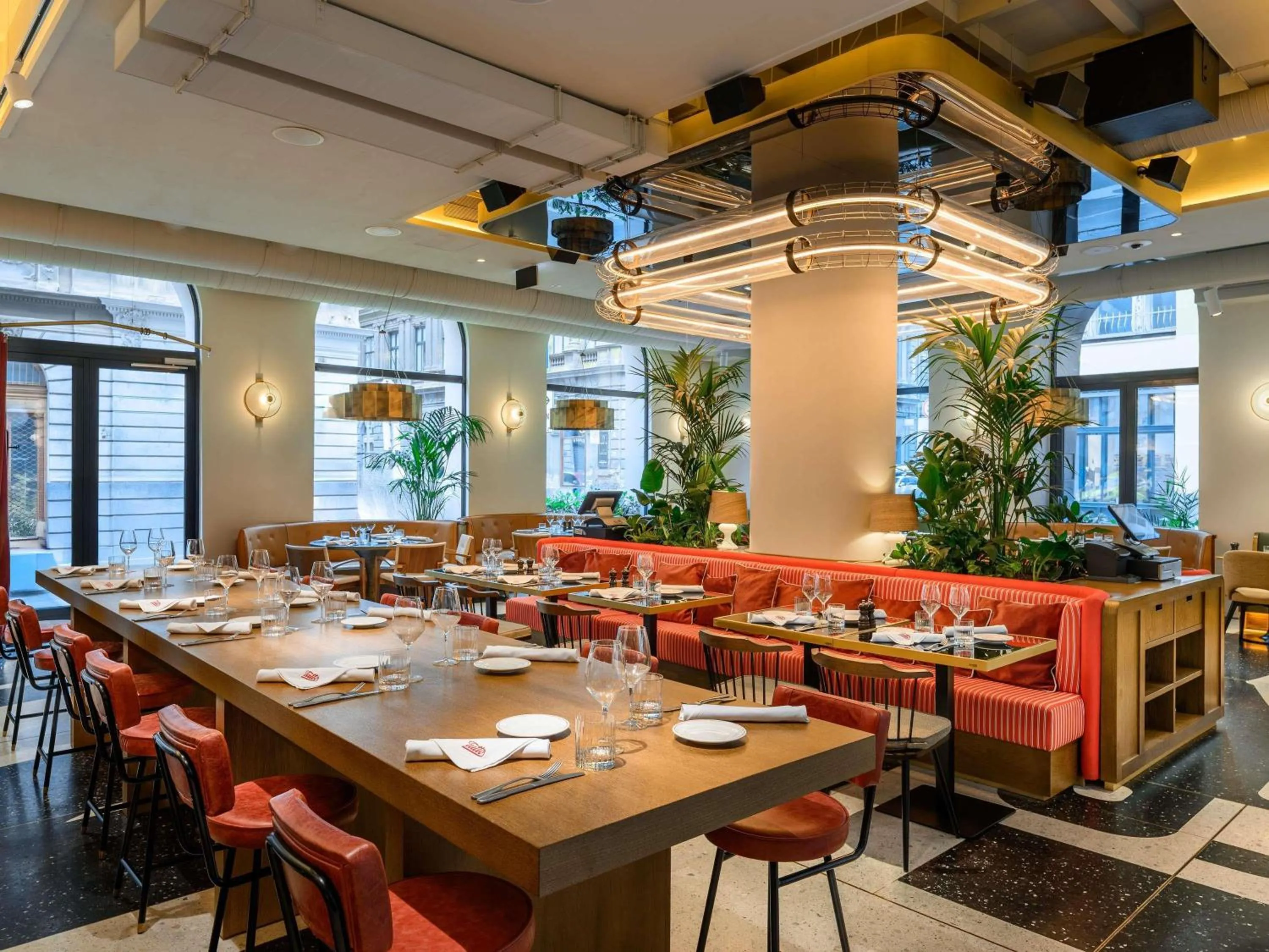 Restaurant/places to eat in Pullman Budapest