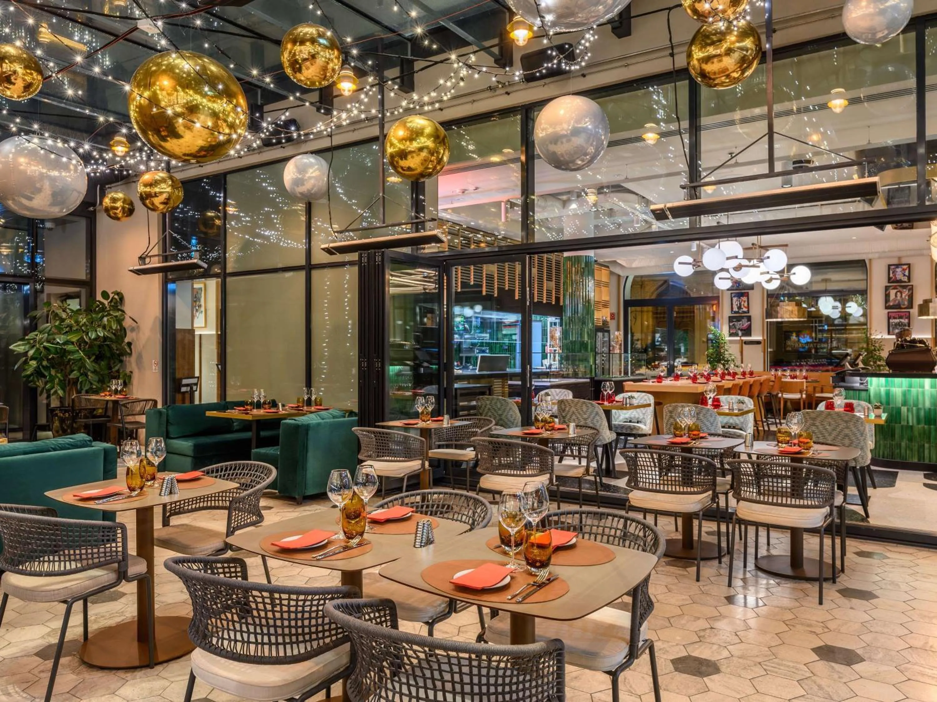 Lounge or bar in Hard Rock Hotel Budapest