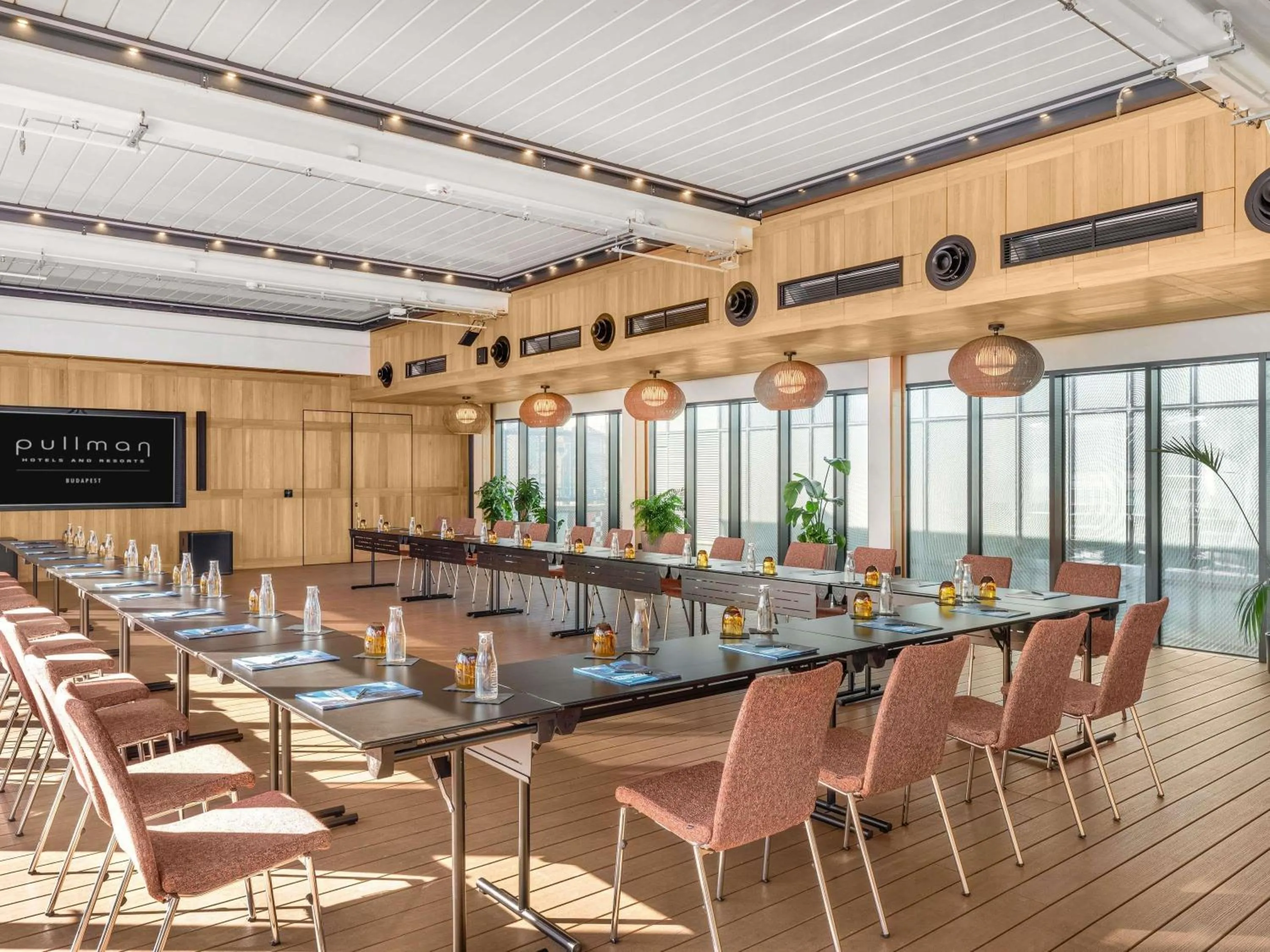 Meeting/conference room in Pullman Budapest