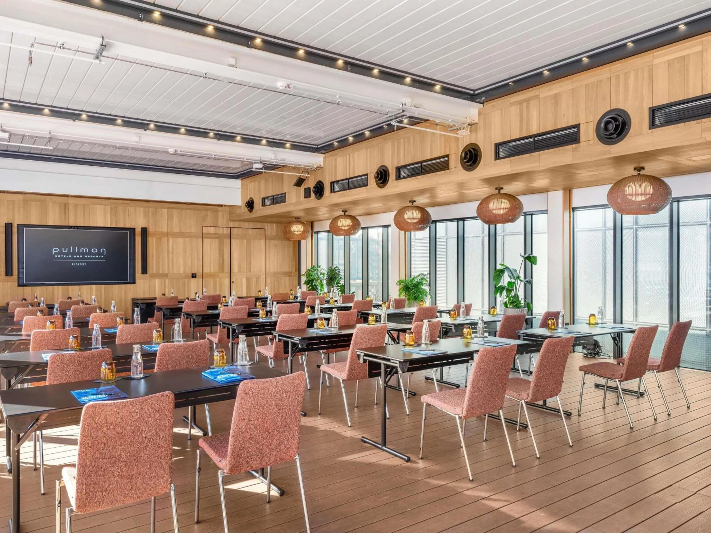 Meeting/conference room in Pullman Budapest