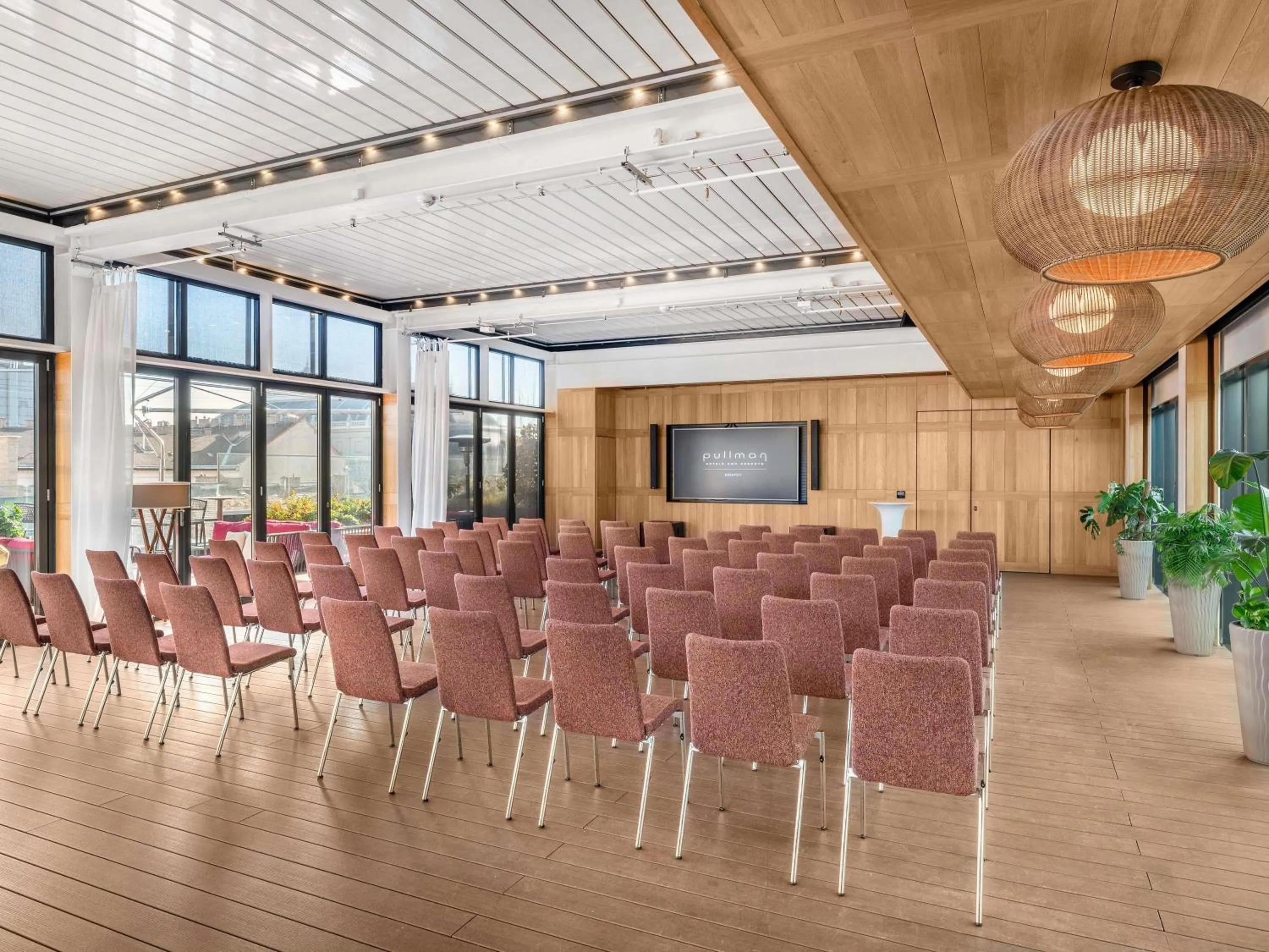 Meeting/conference room in Pullman Budapest