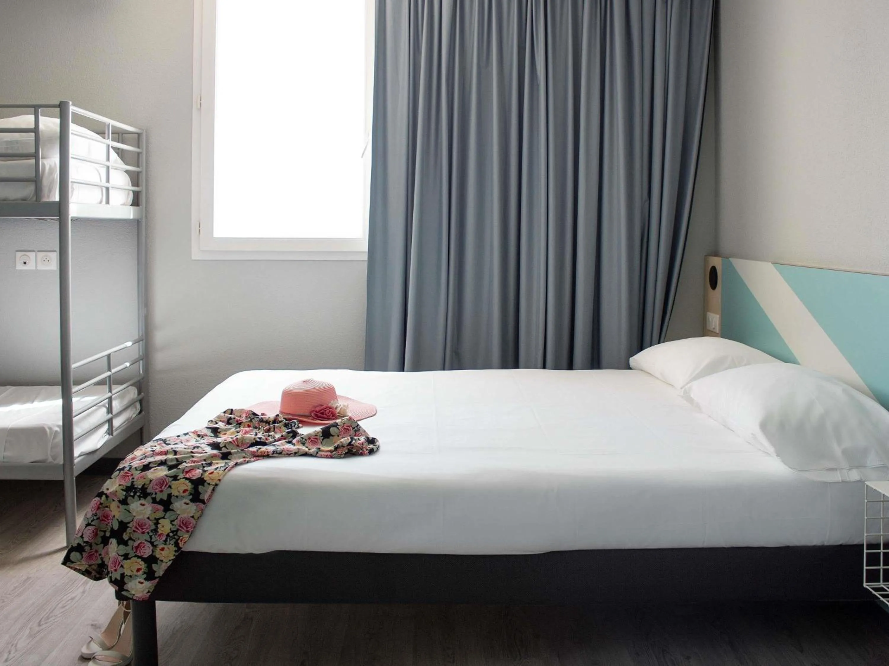 Bedroom, Bed in ibis budget Lunel Porte de Camargue