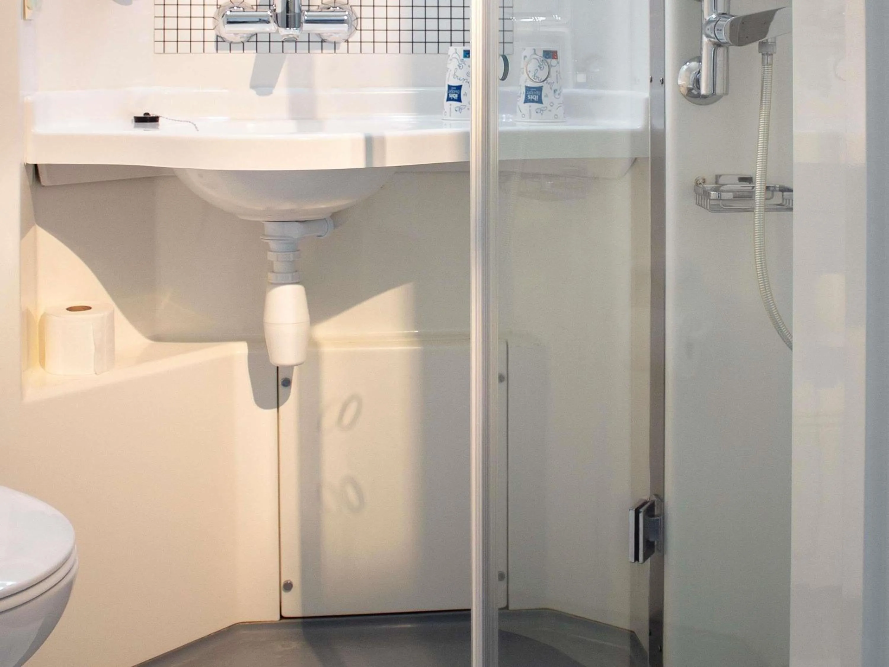 Bedroom in ibis budget Lunel Porte de Camargue