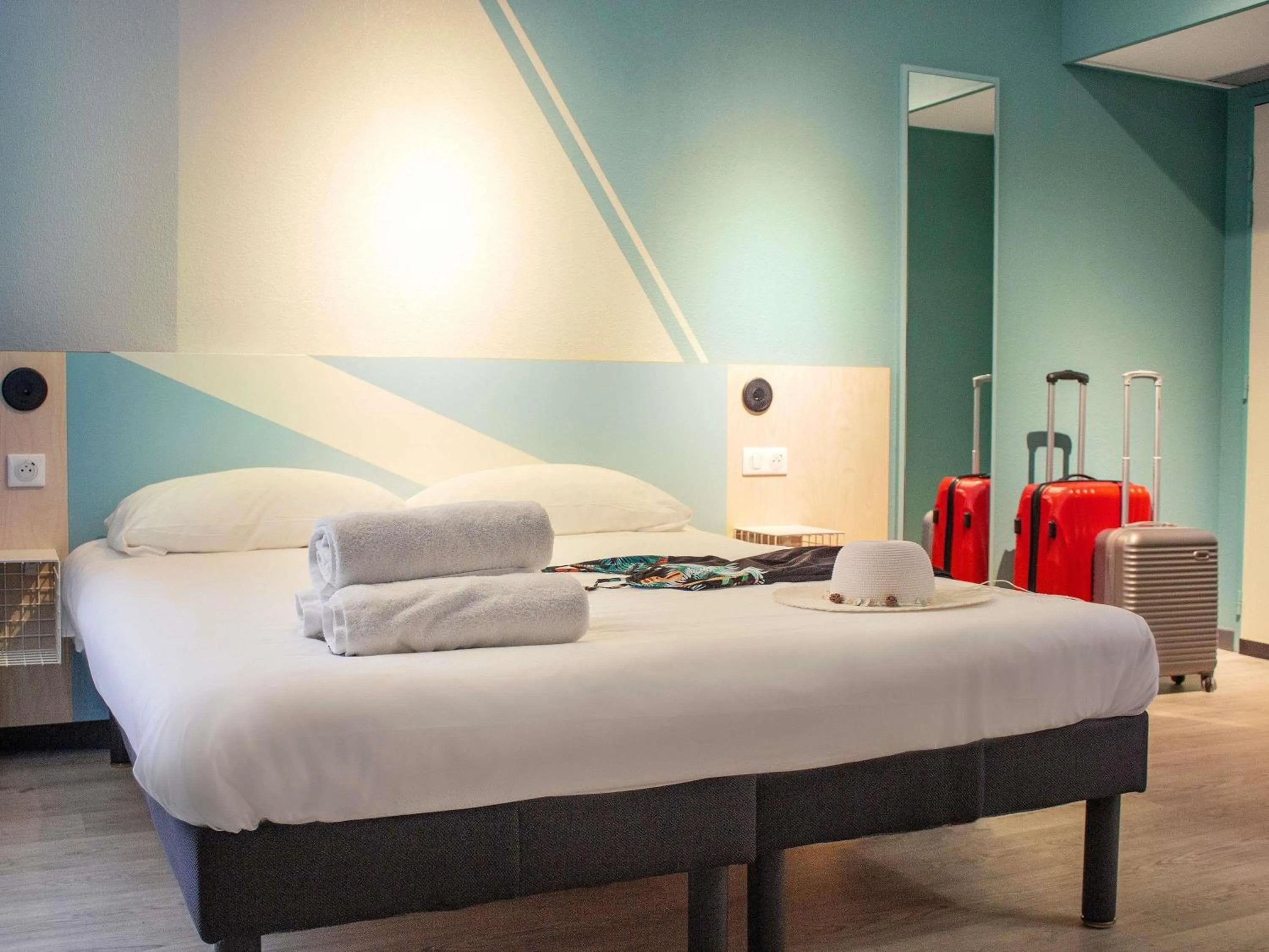 Bedroom, Bed in ibis budget Lunel Porte de Camargue