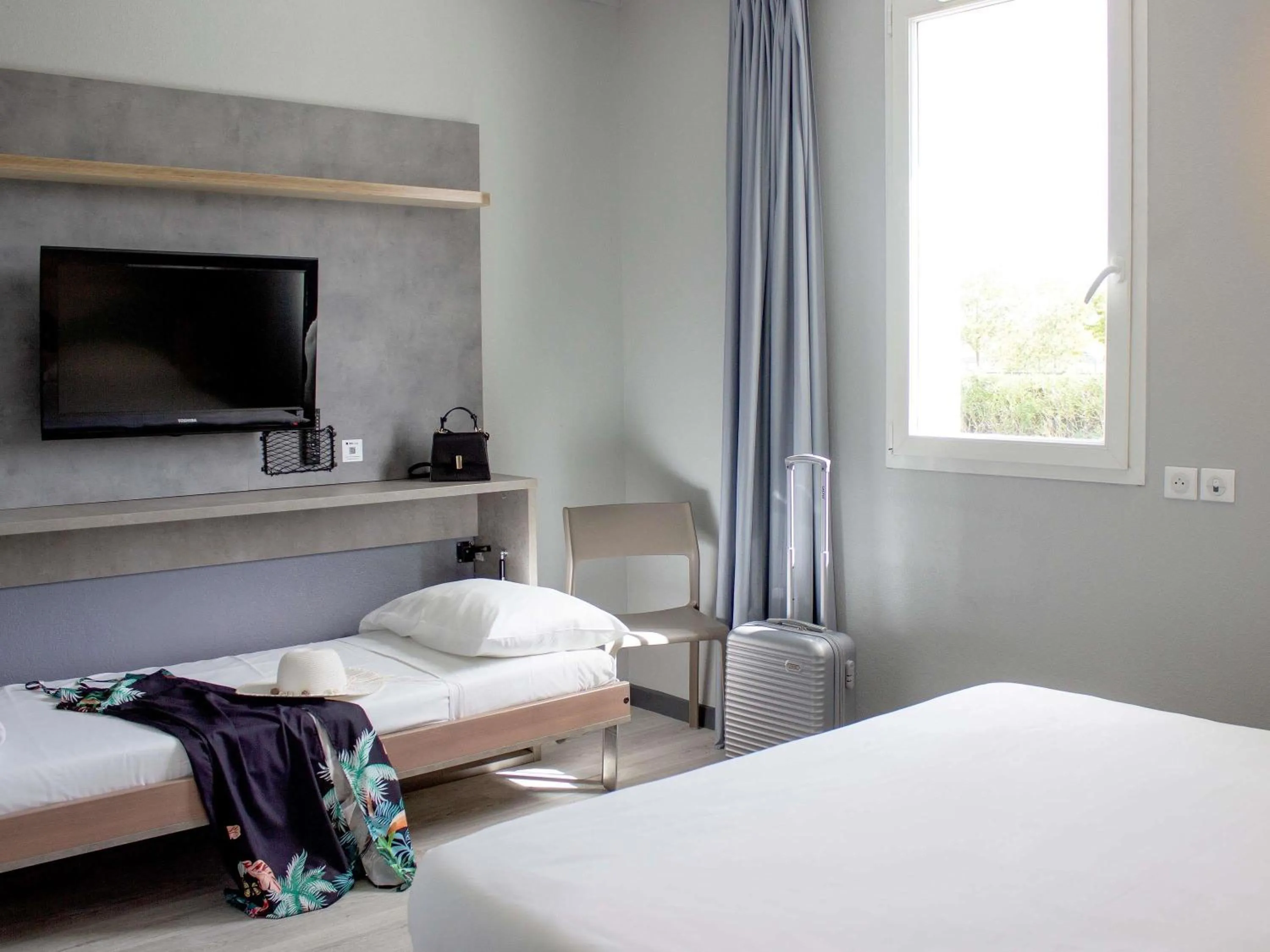 Bedroom, Bed in ibis budget Lunel Porte de Camargue