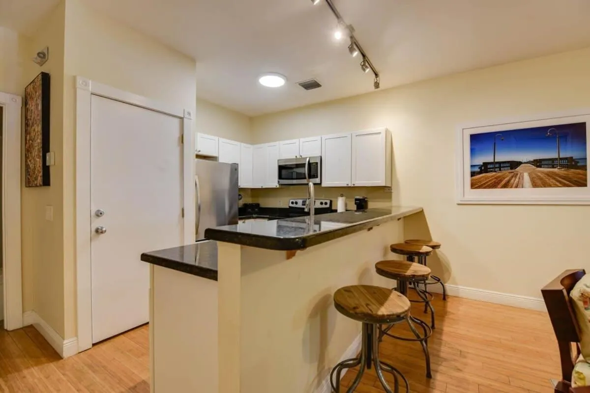 Mesa House, Uno-Perfect Location