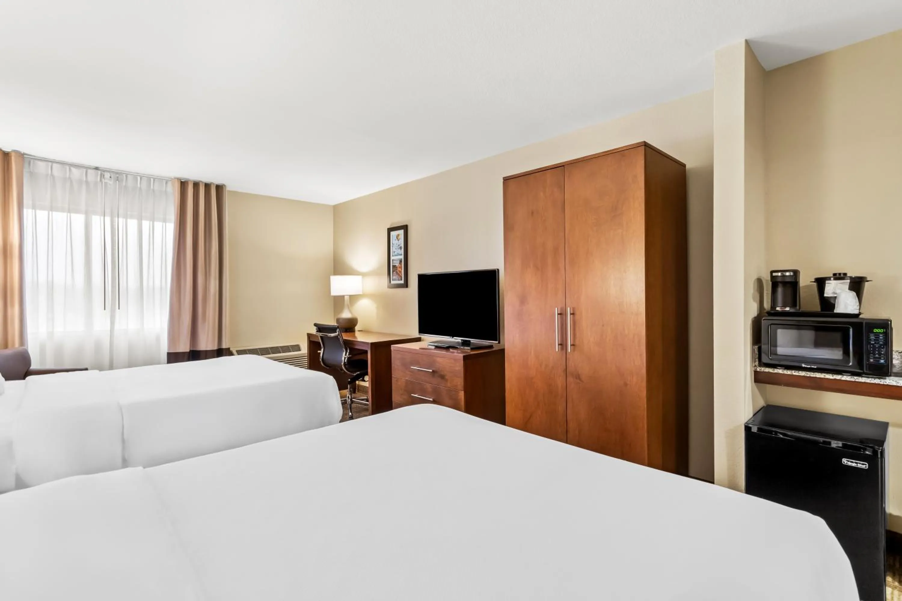 Bed in Comfort Inn & Suites Albuquerque Downtown