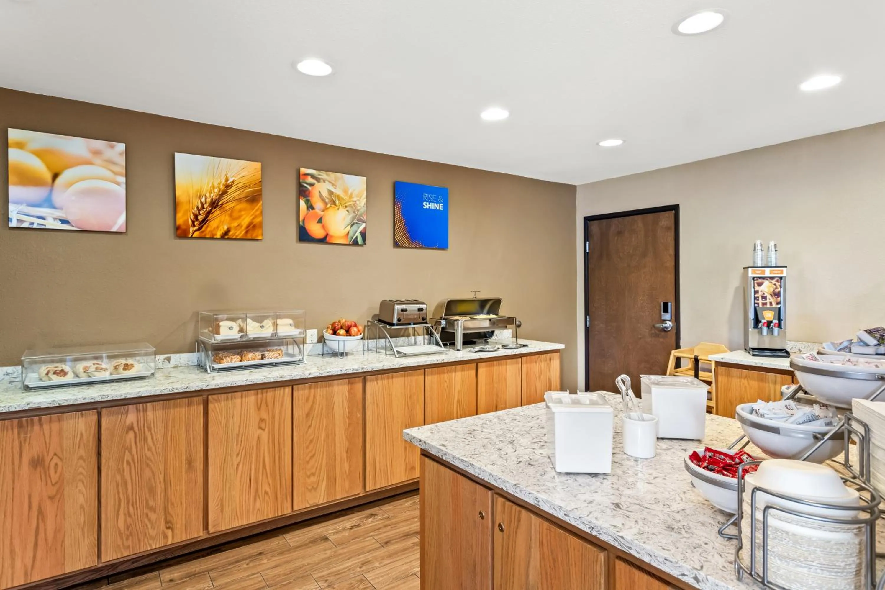 Breakfast in Comfort Inn & Suites Albuquerque Downtown