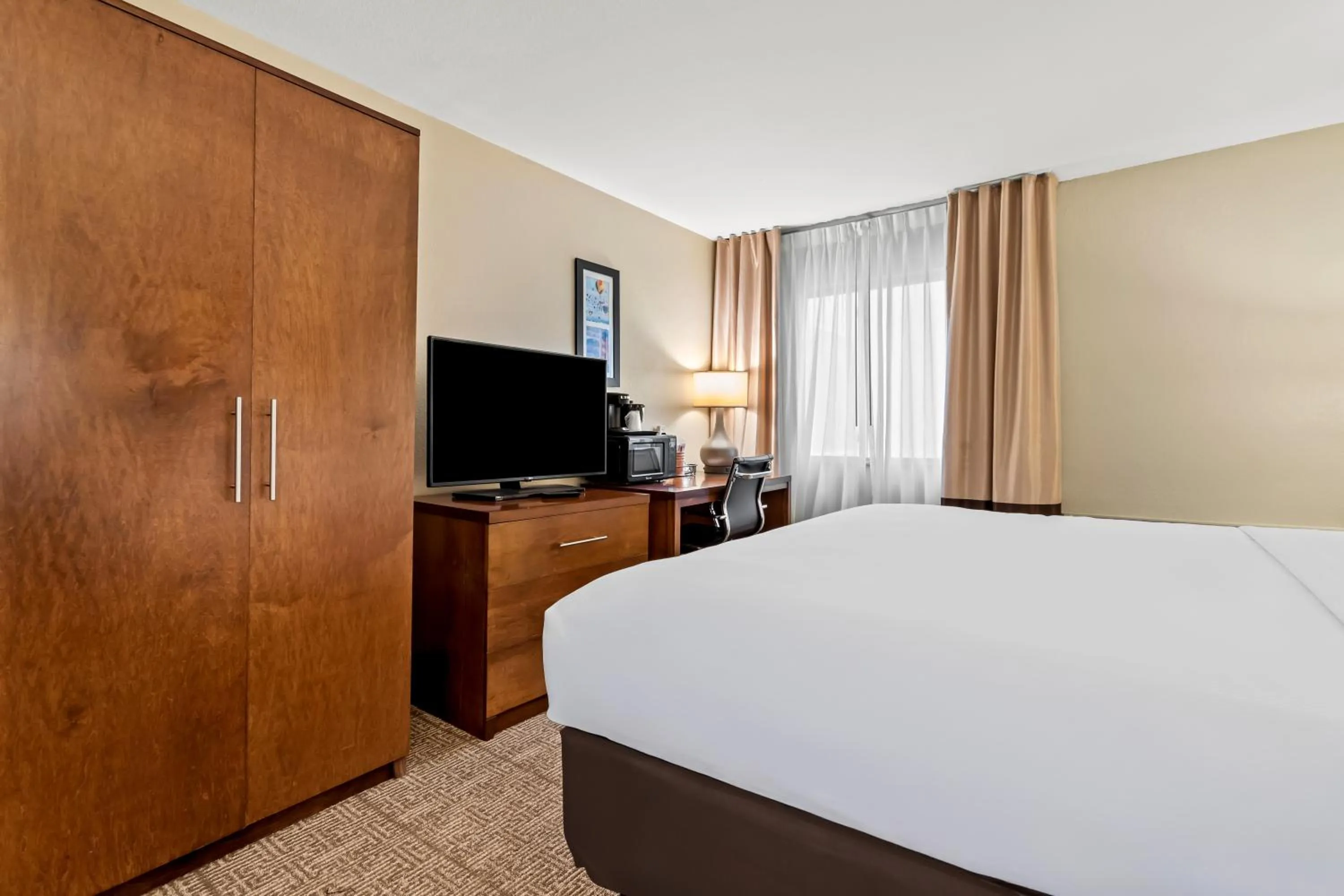 Bed in Comfort Inn & Suites Albuquerque Downtown