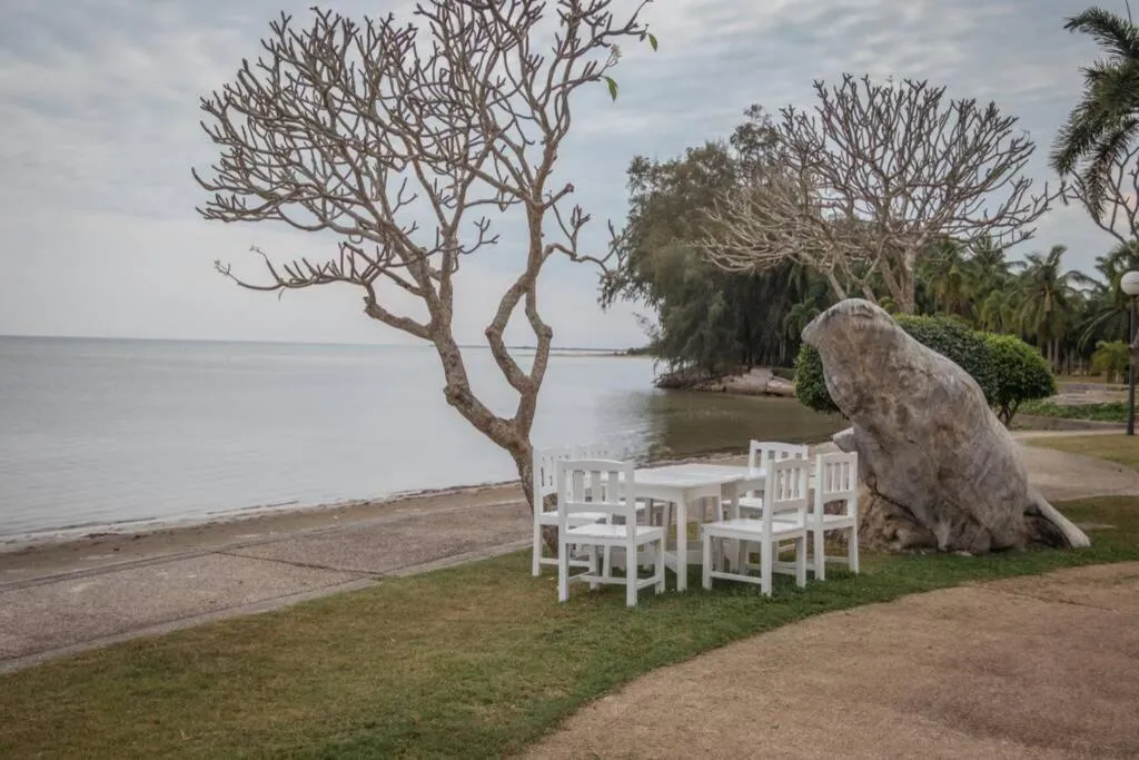 F5 3 Bed Rooms Beach house, full kitchen