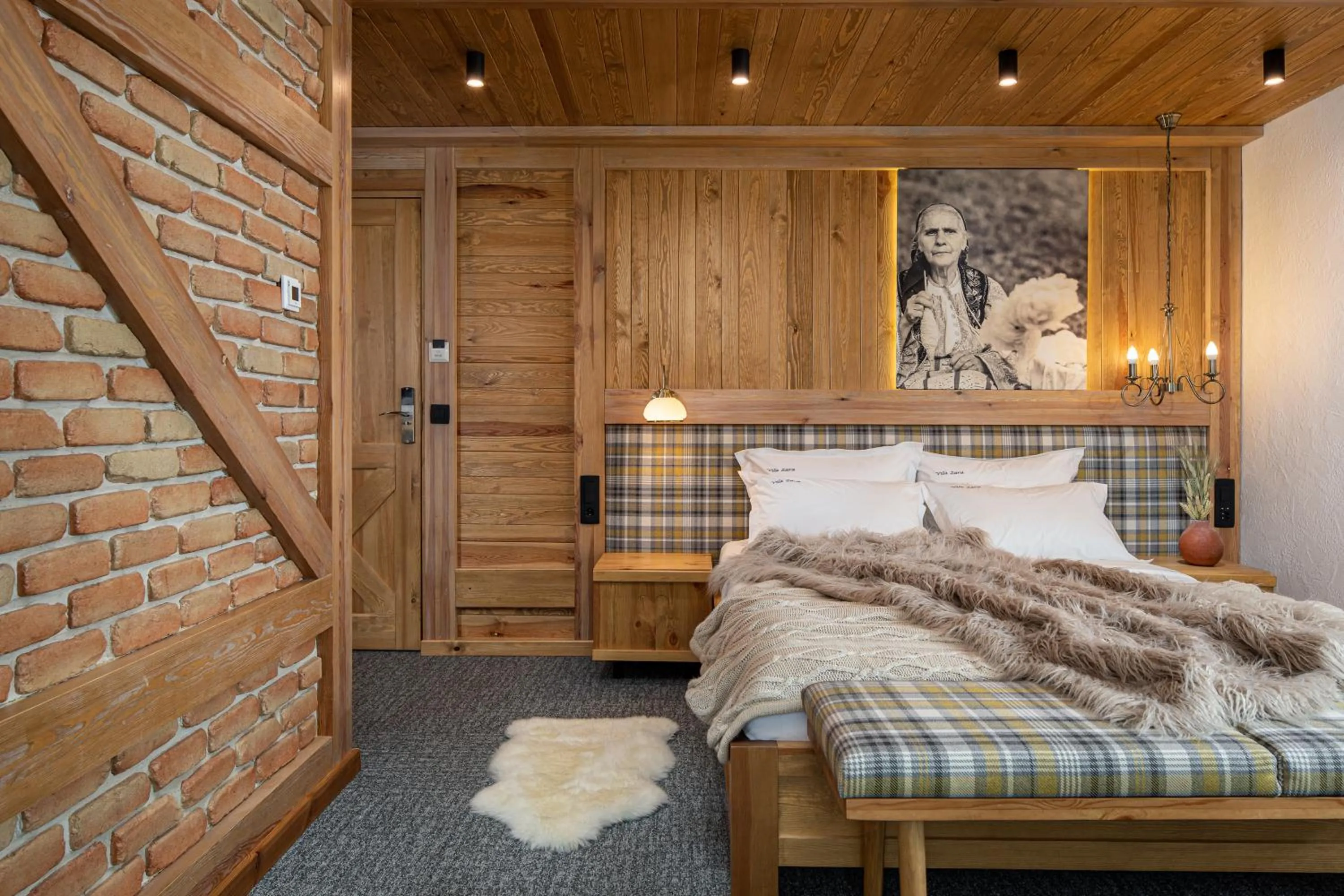 Photo of the whole room, Bed in Zara Chalet