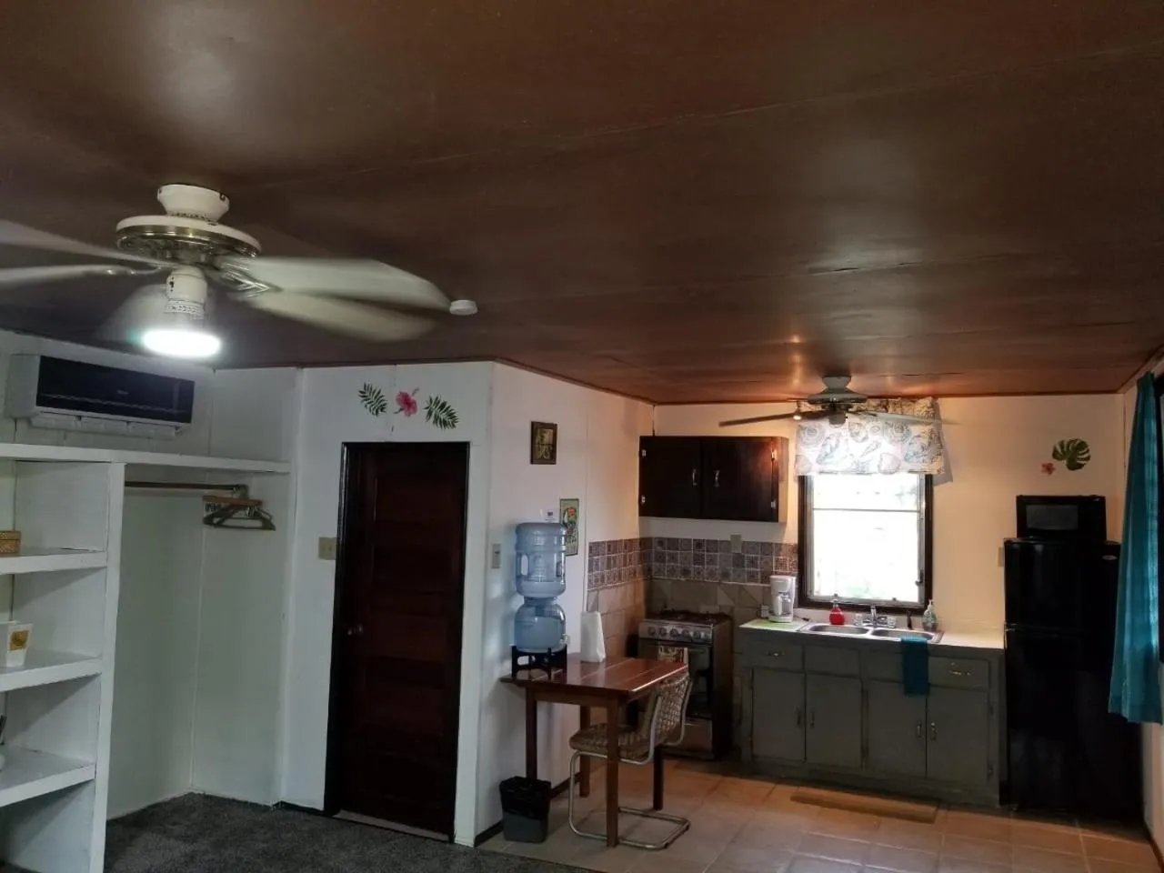 Kitchen or kitchenette in River Bend Resort Bze