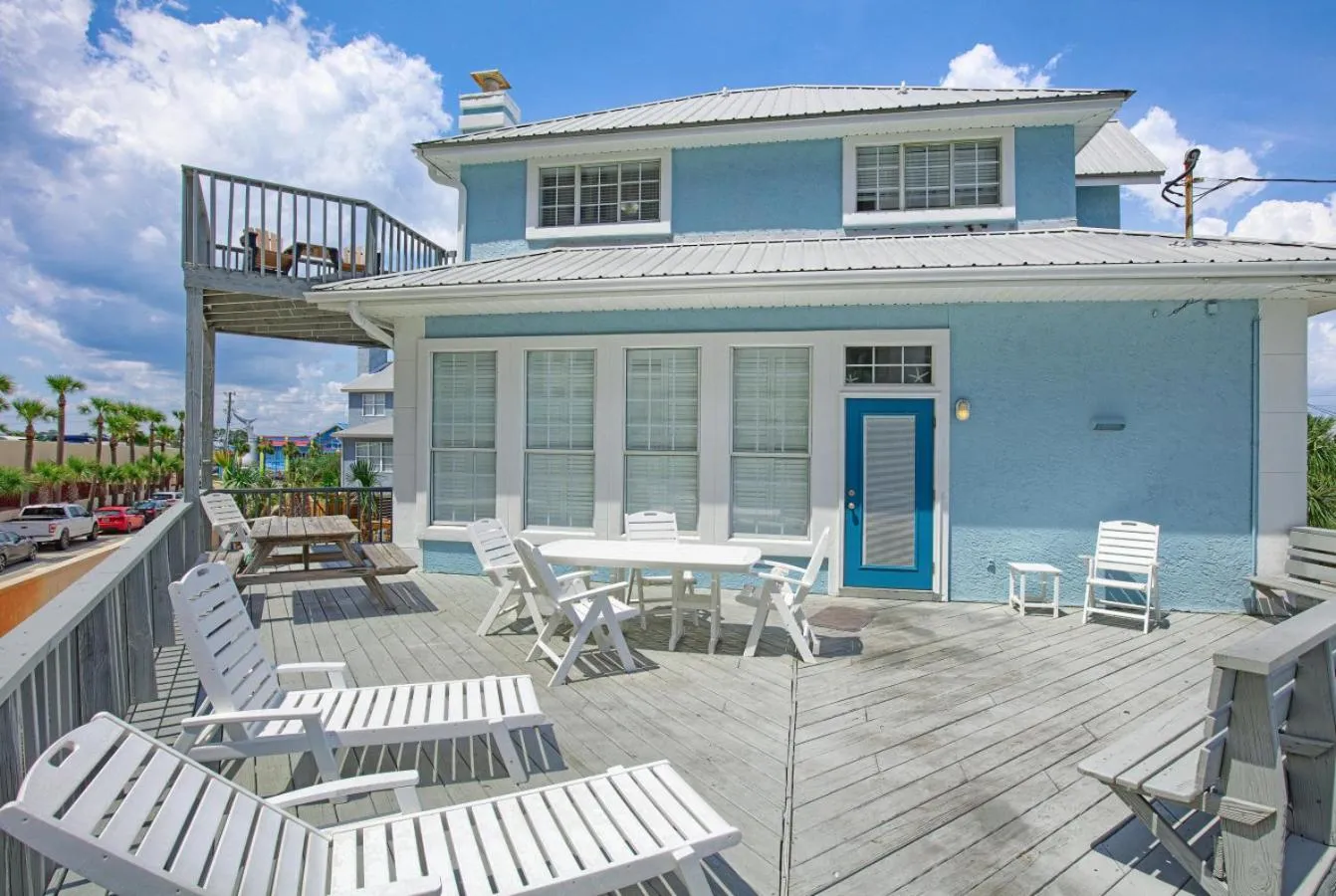 Property building in Casa Palmera