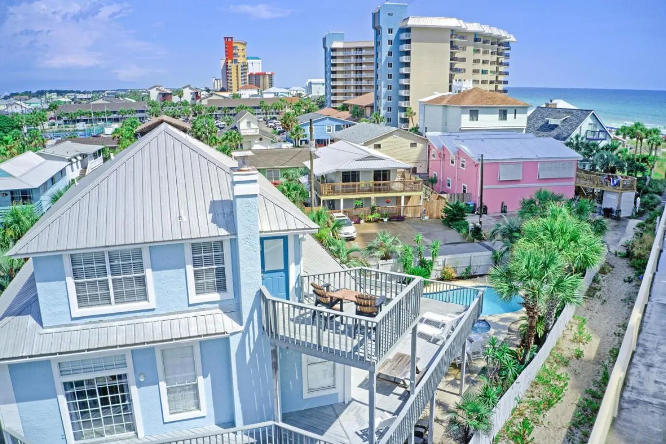 Property building in Casa Palmera