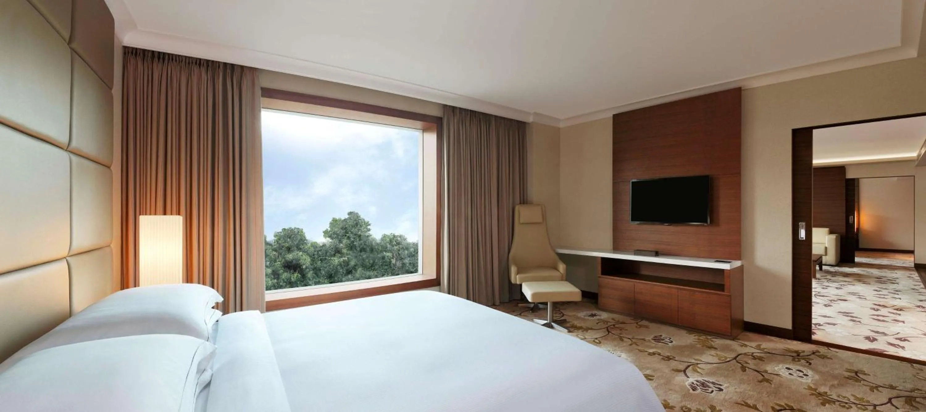 Bed in Hilton Bangalore Embassy GolfLinks