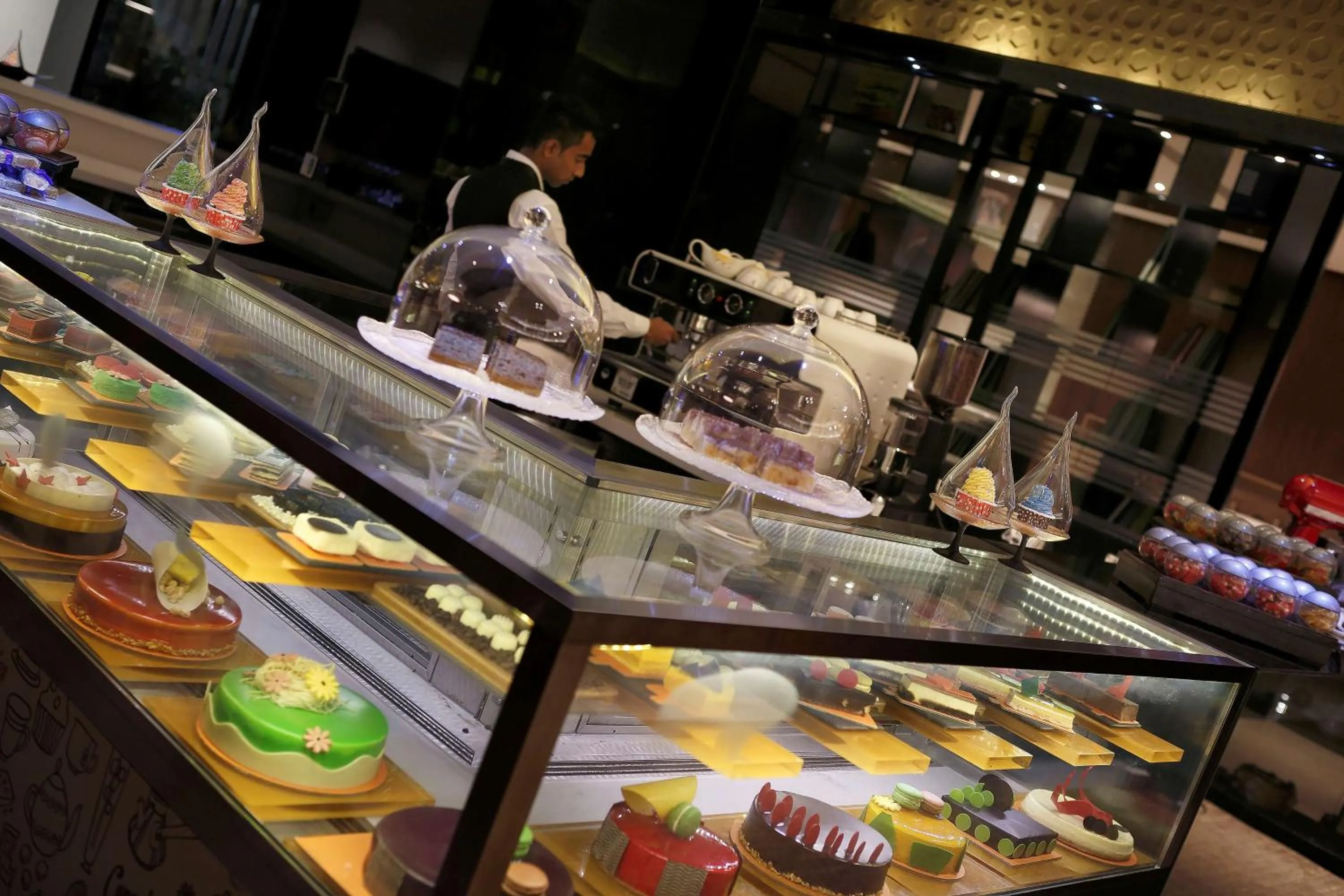 Restaurant/places to eat in Hilton Bangalore Embassy GolfLinks