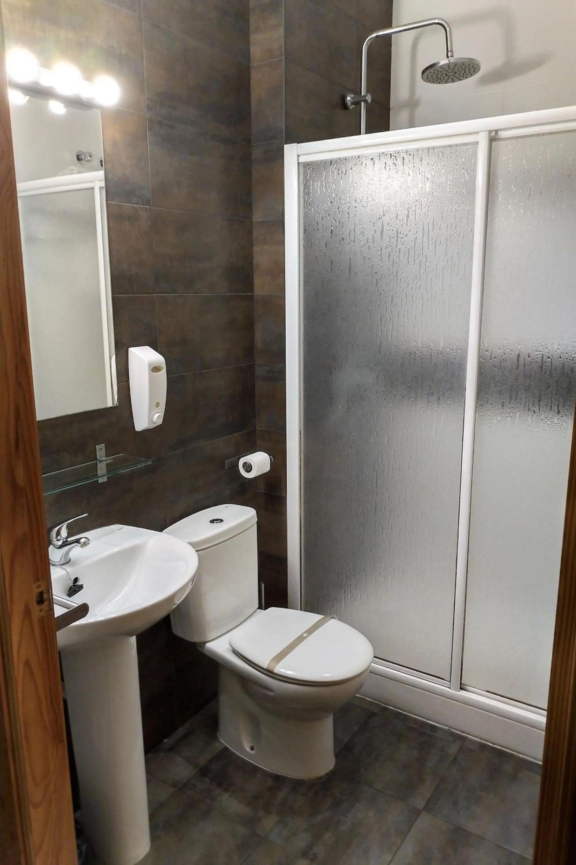 Bathroom in Apartamentos El Templo Suites