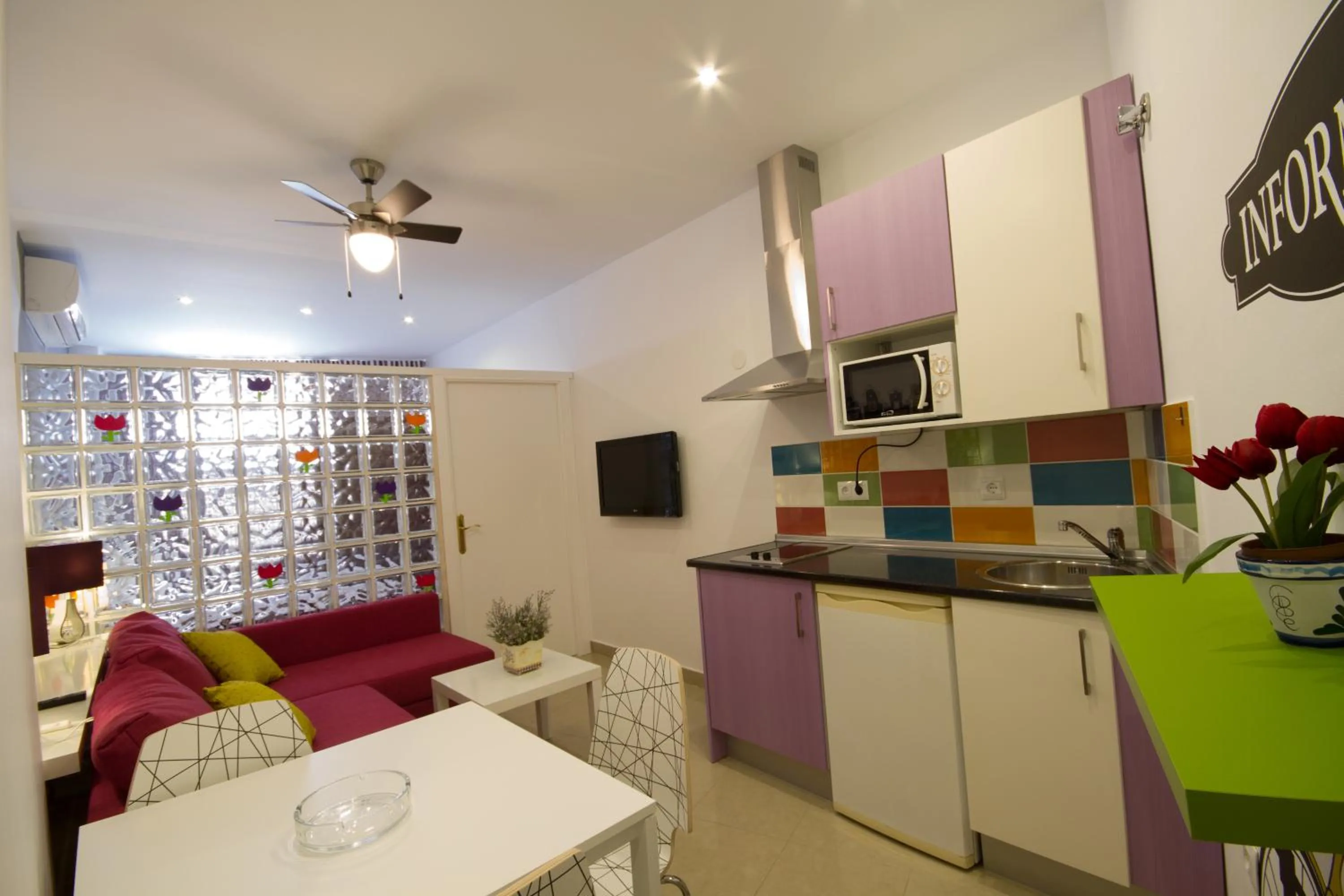 Kitchen or kitchenette in Apartamentos El Templo Suites