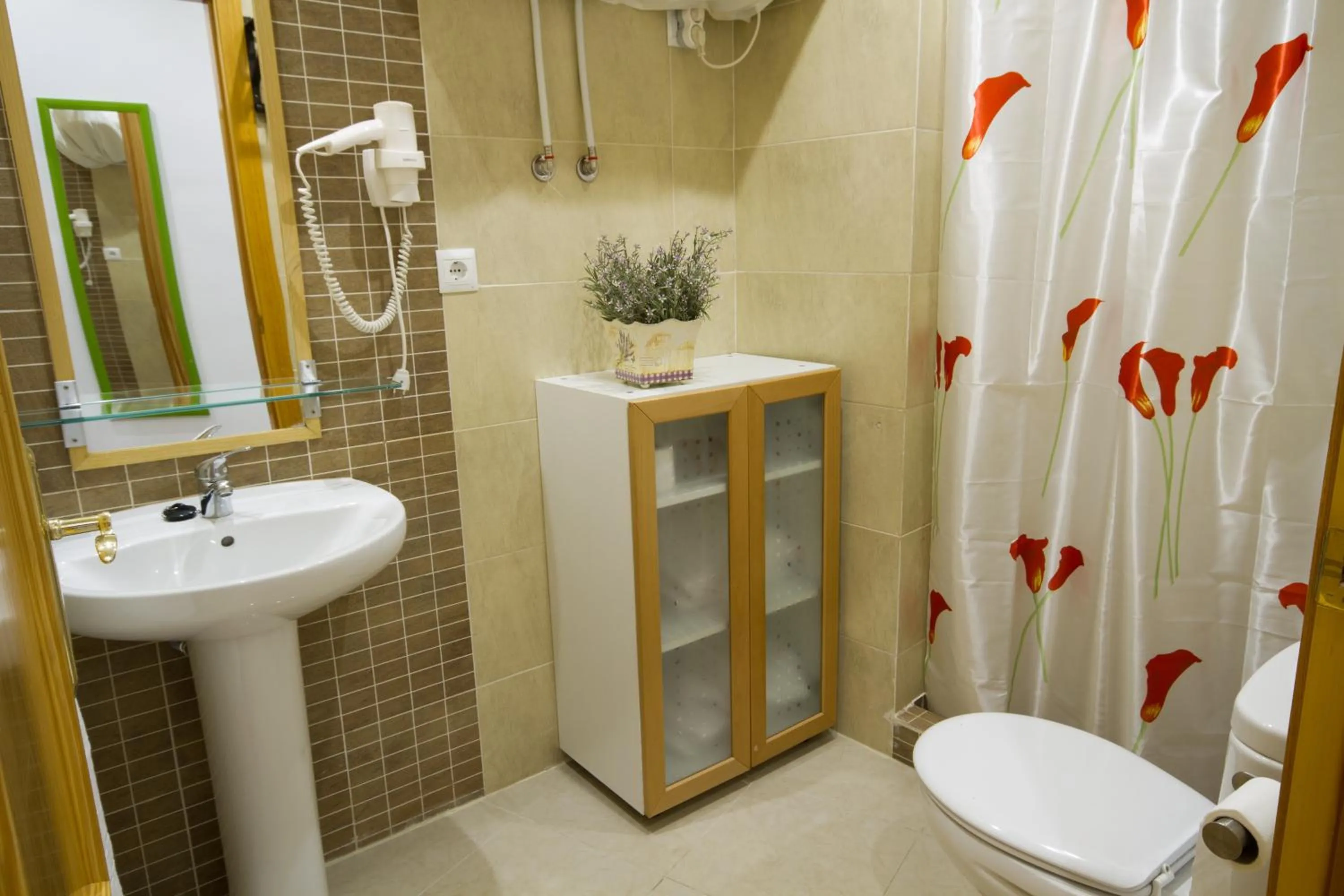 Bathroom in Apartamentos El Templo Suites