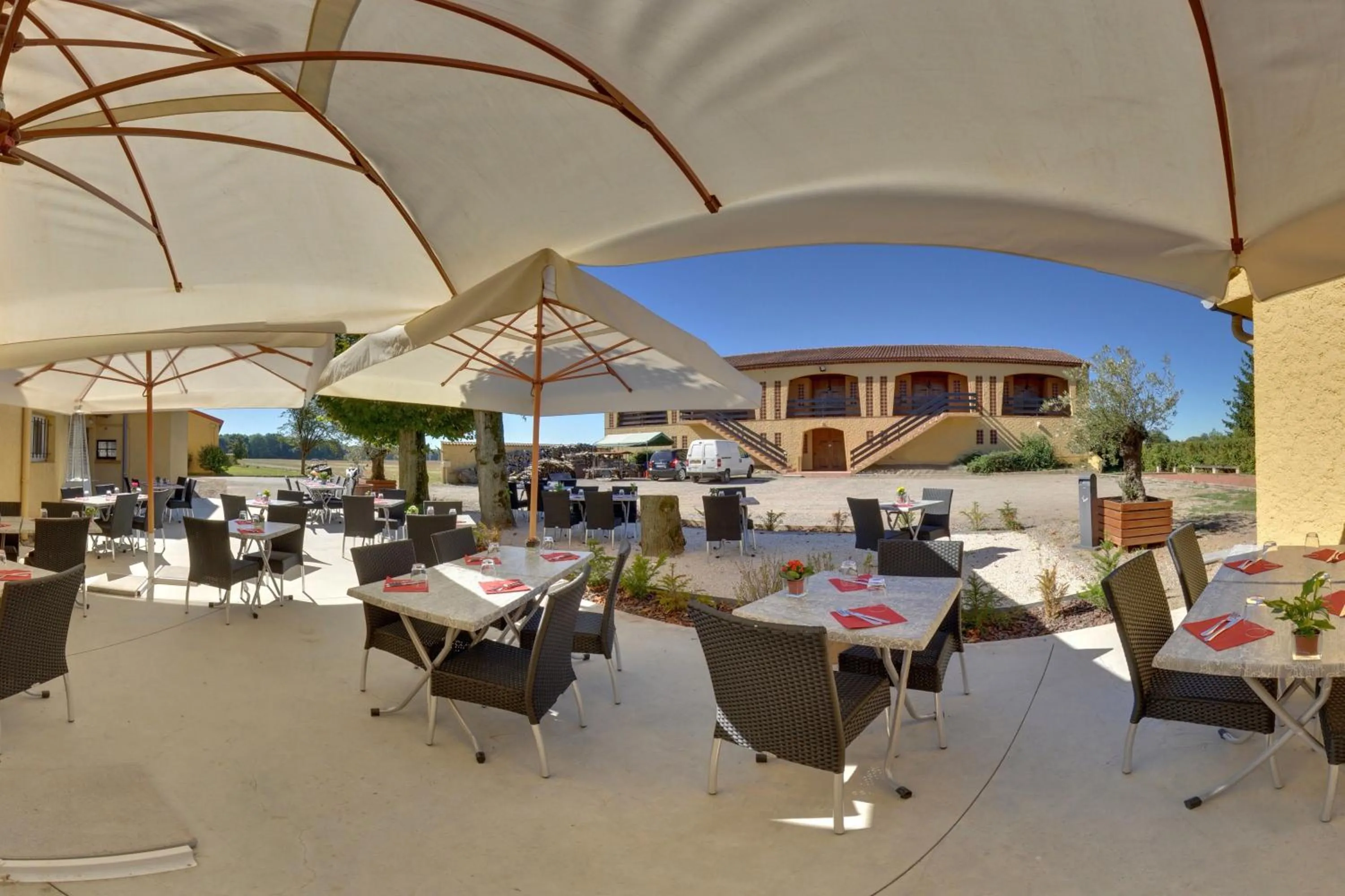 Restaurant/places to eat in Logis L'Auberge du Gros