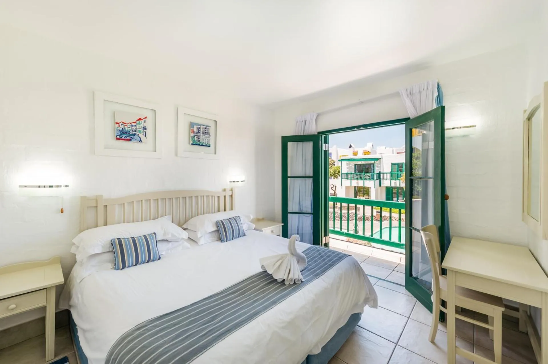 Bed in Club Mykonos Langebaan