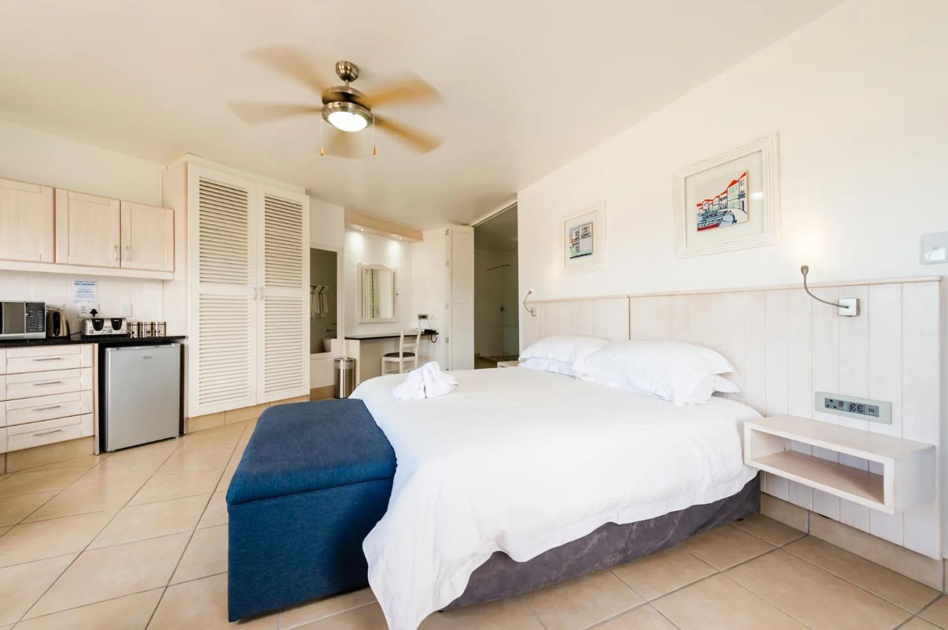 Bed in Club Mykonos Langebaan