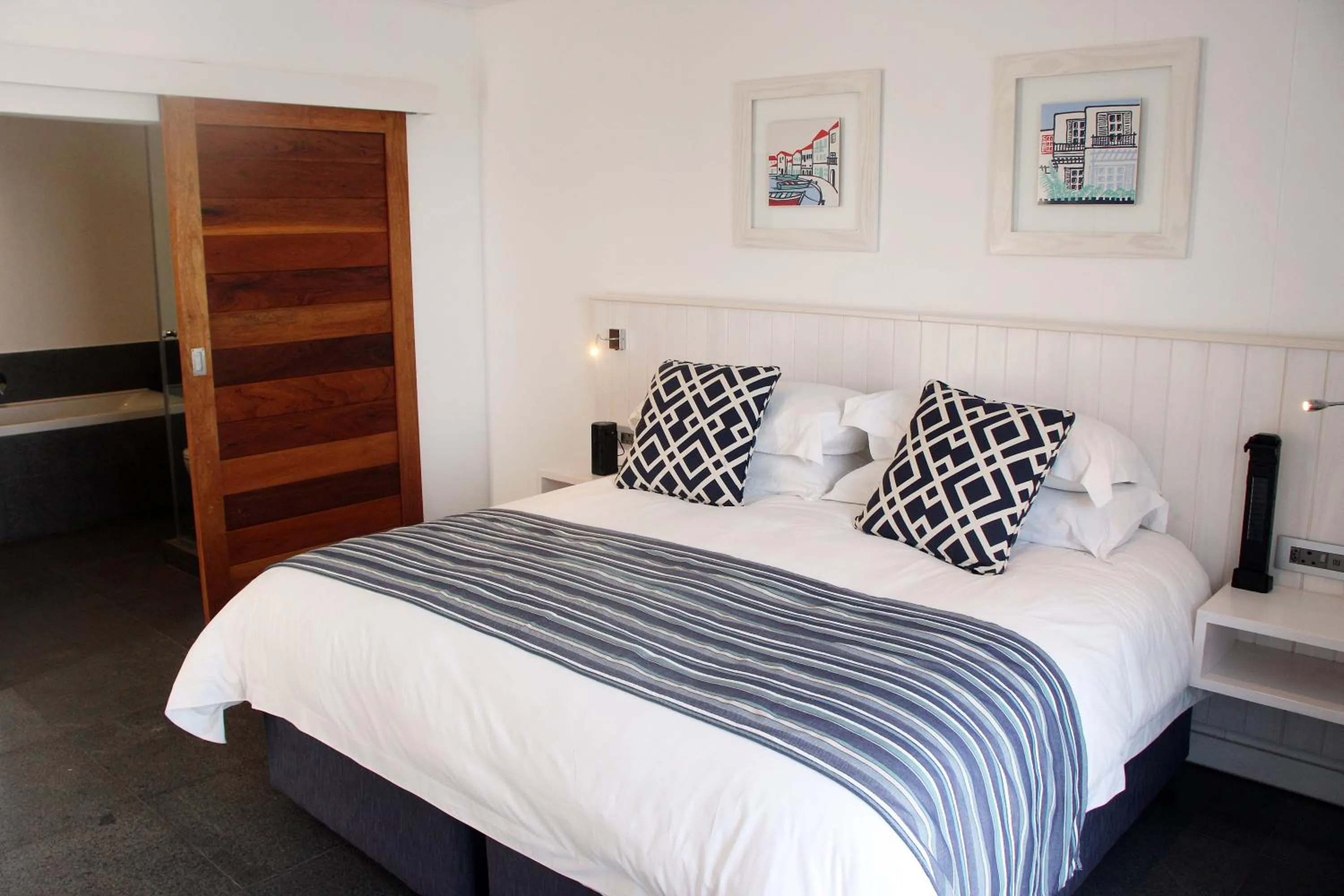 Bed in Club Mykonos Langebaan