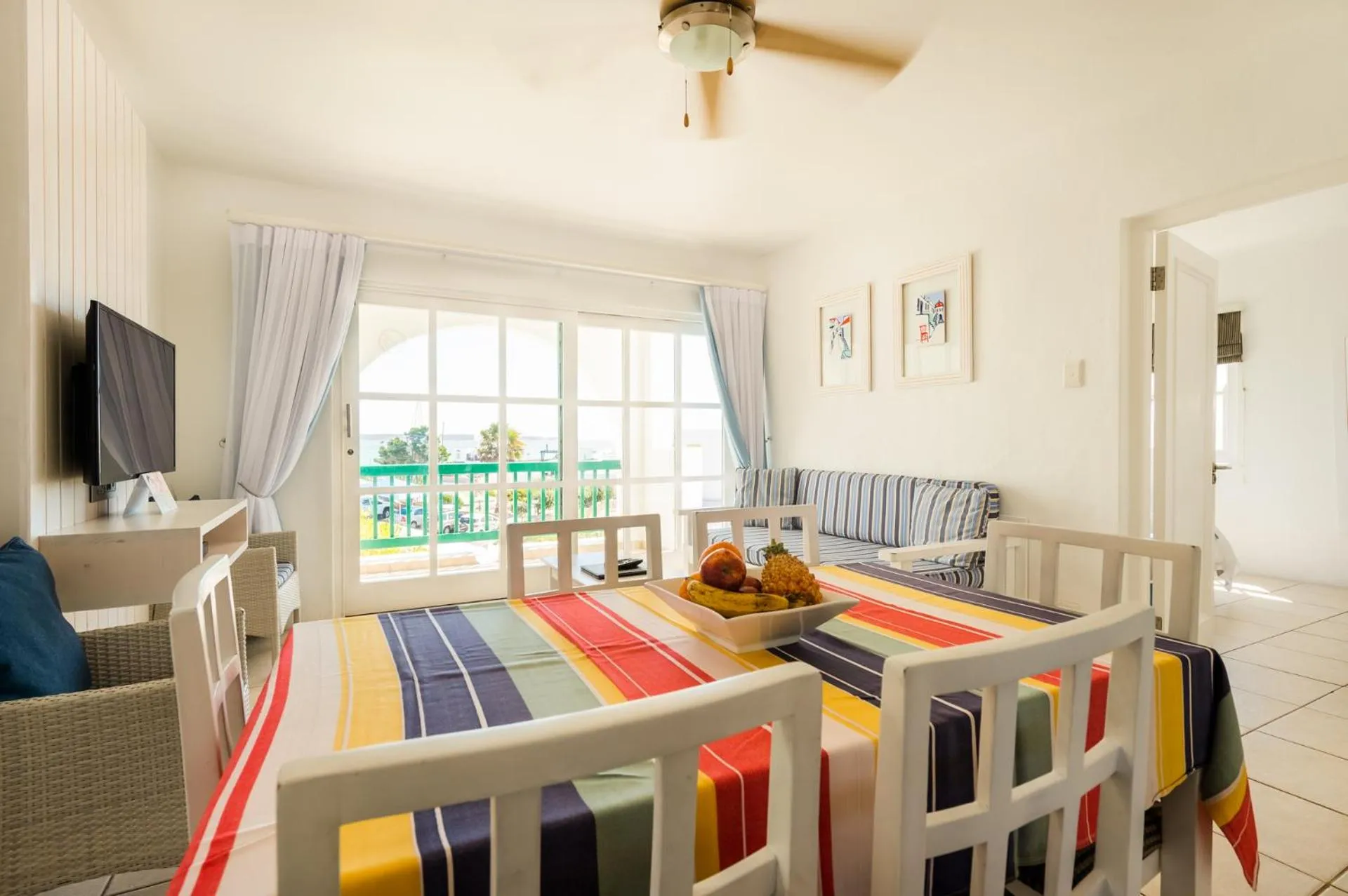 TV and multimedia, Bed in Club Mykonos Langebaan